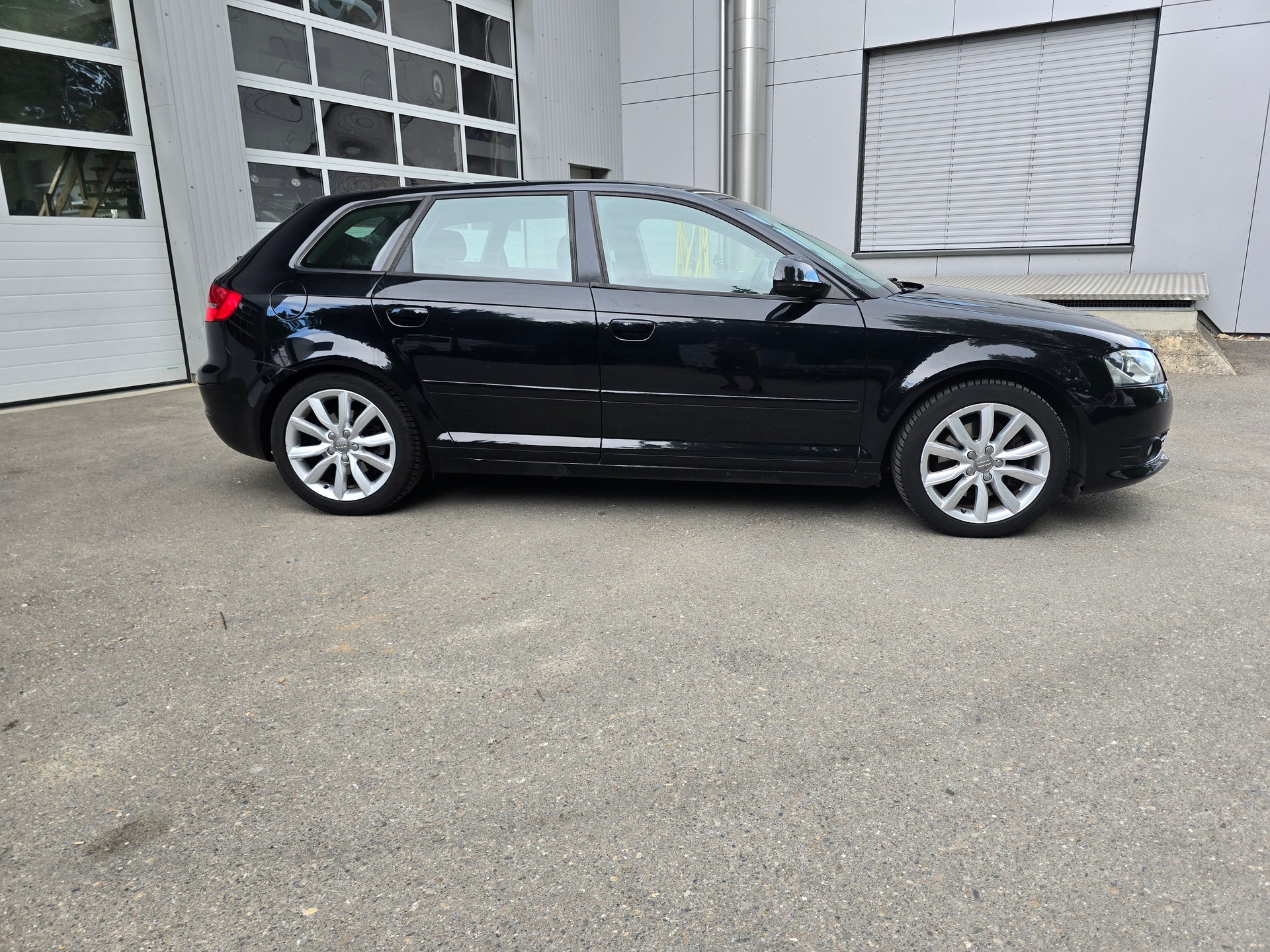 AUDI A3 Sportback 2.0 TDI Ambition quattro-image-3