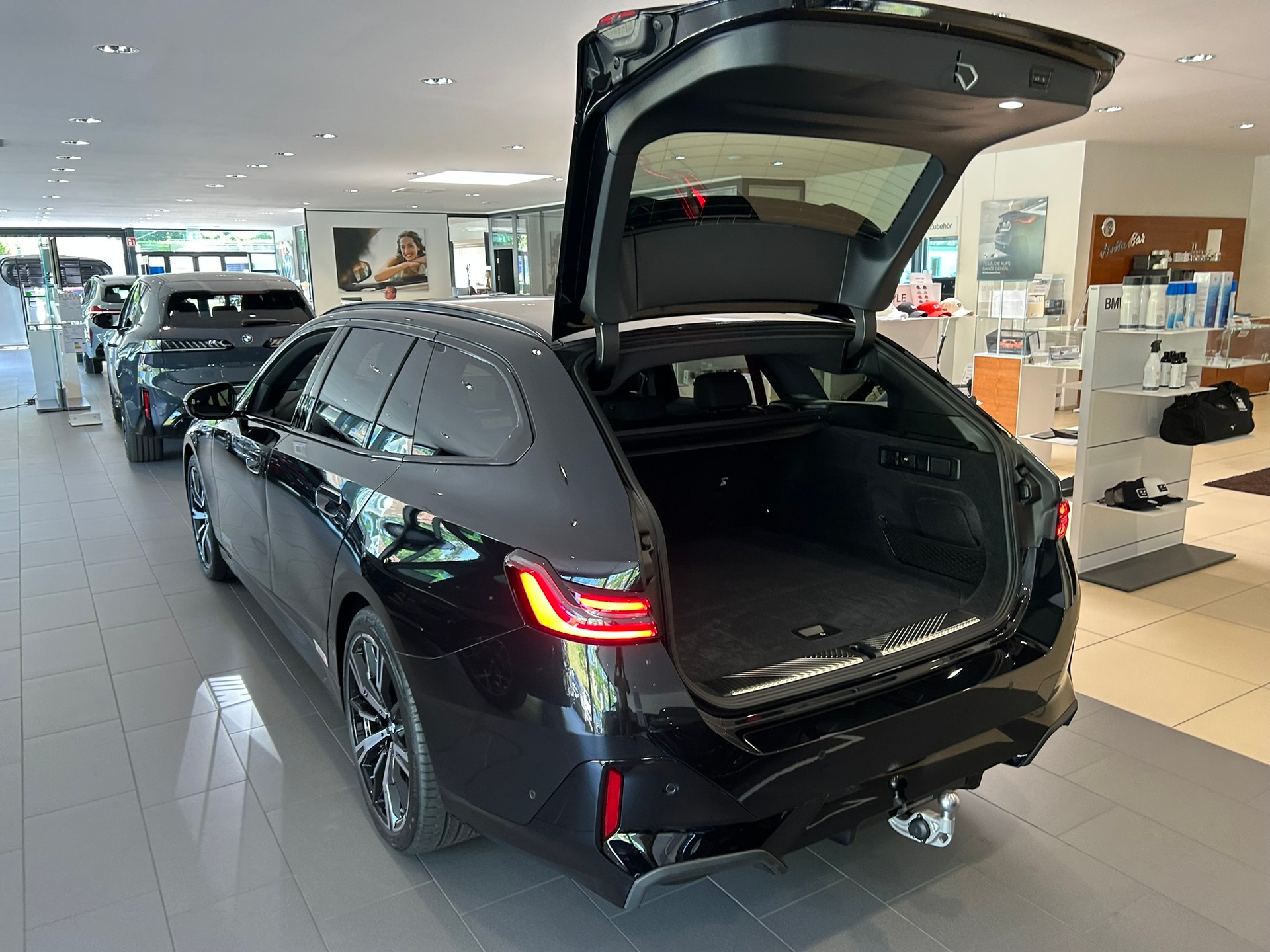 BMW 520d xDrive 48V Touring M Sport Pro Steptronic-image-14