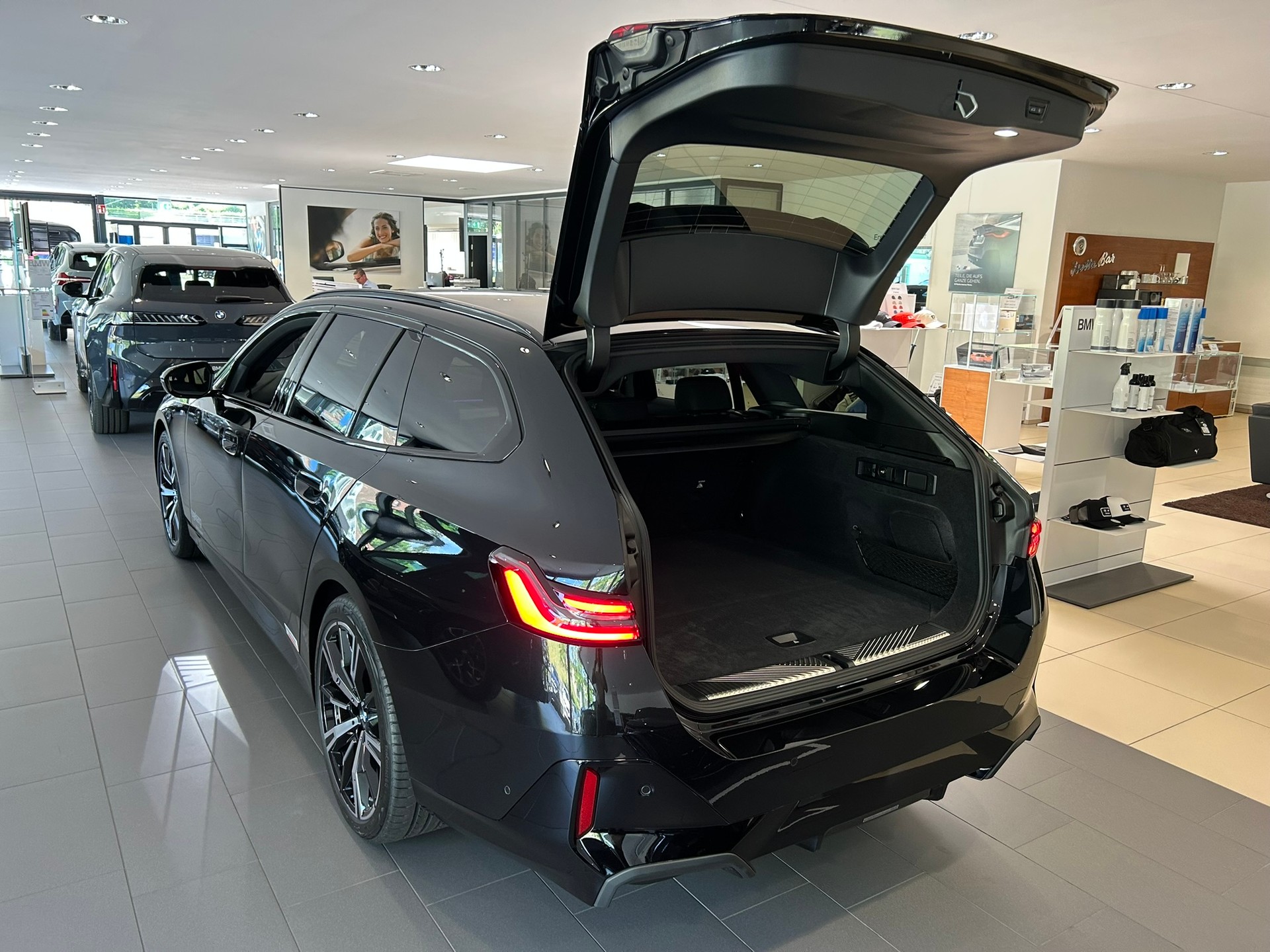 BMW 520d xDrive 48V Touring M Sport Pro Steptronic-image-13