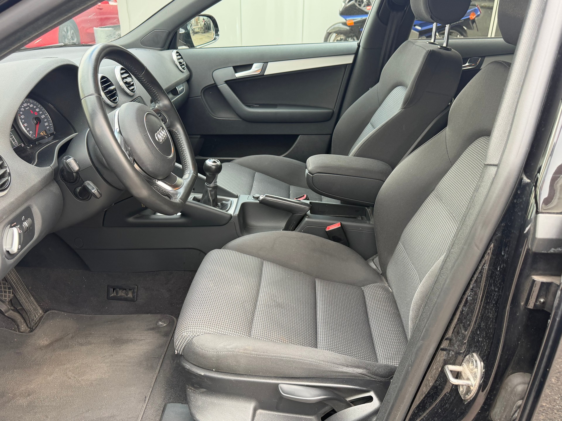 AUDI A3 Sportback 2.0 TDI Ambiente quattro-image-11