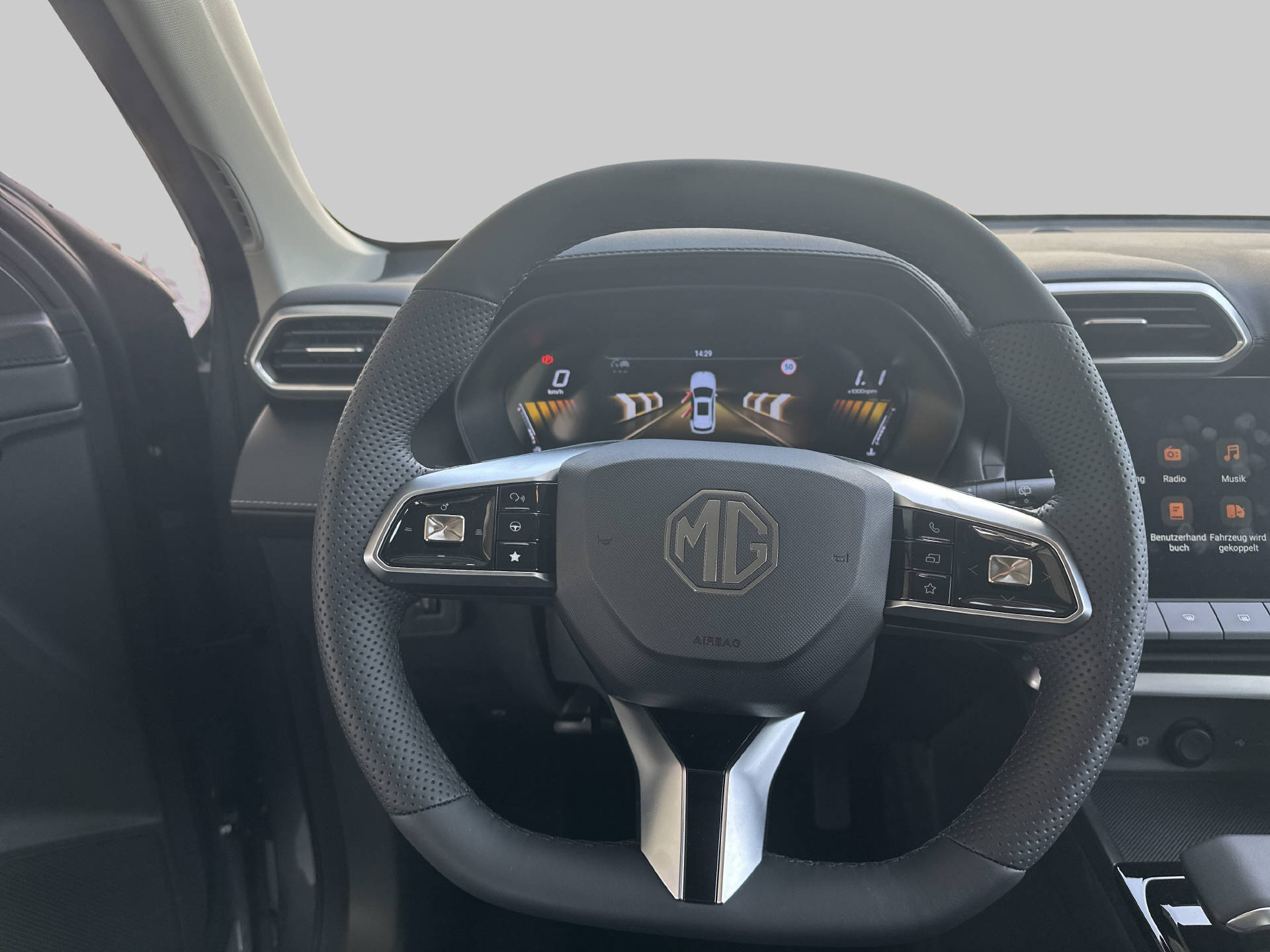 MG ZS 1.5 Hybrid+ Luxury-image-6