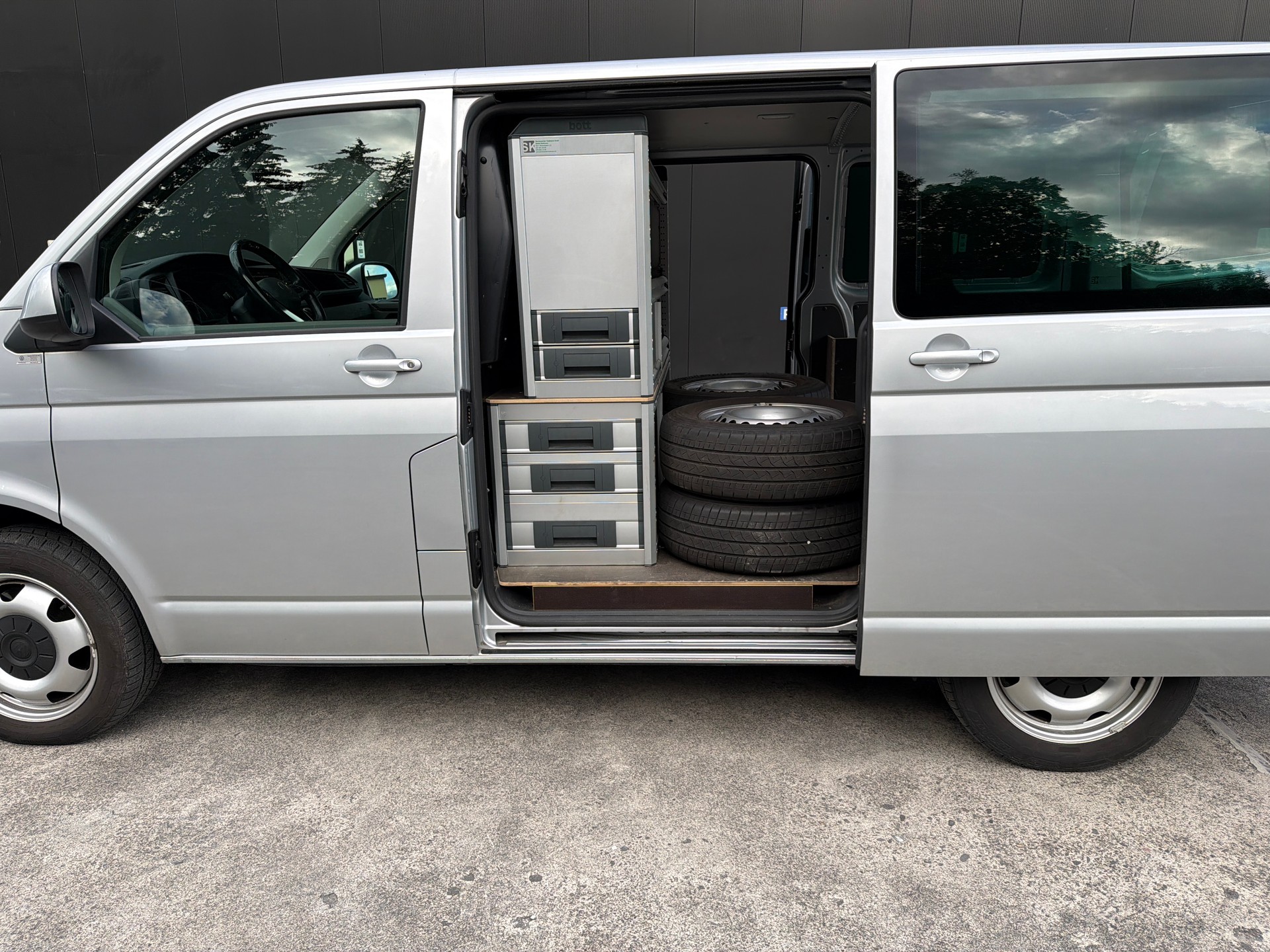 VW T6.1 2.0 Bi-TDI 4Motion DSG-image-8