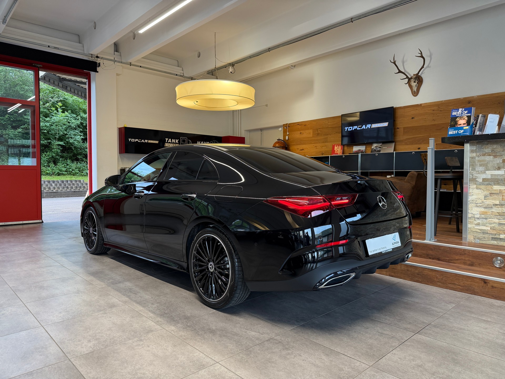 MERCEDES-BENZ CLA 200 7G-DCT AMG Line-showroom-element-3