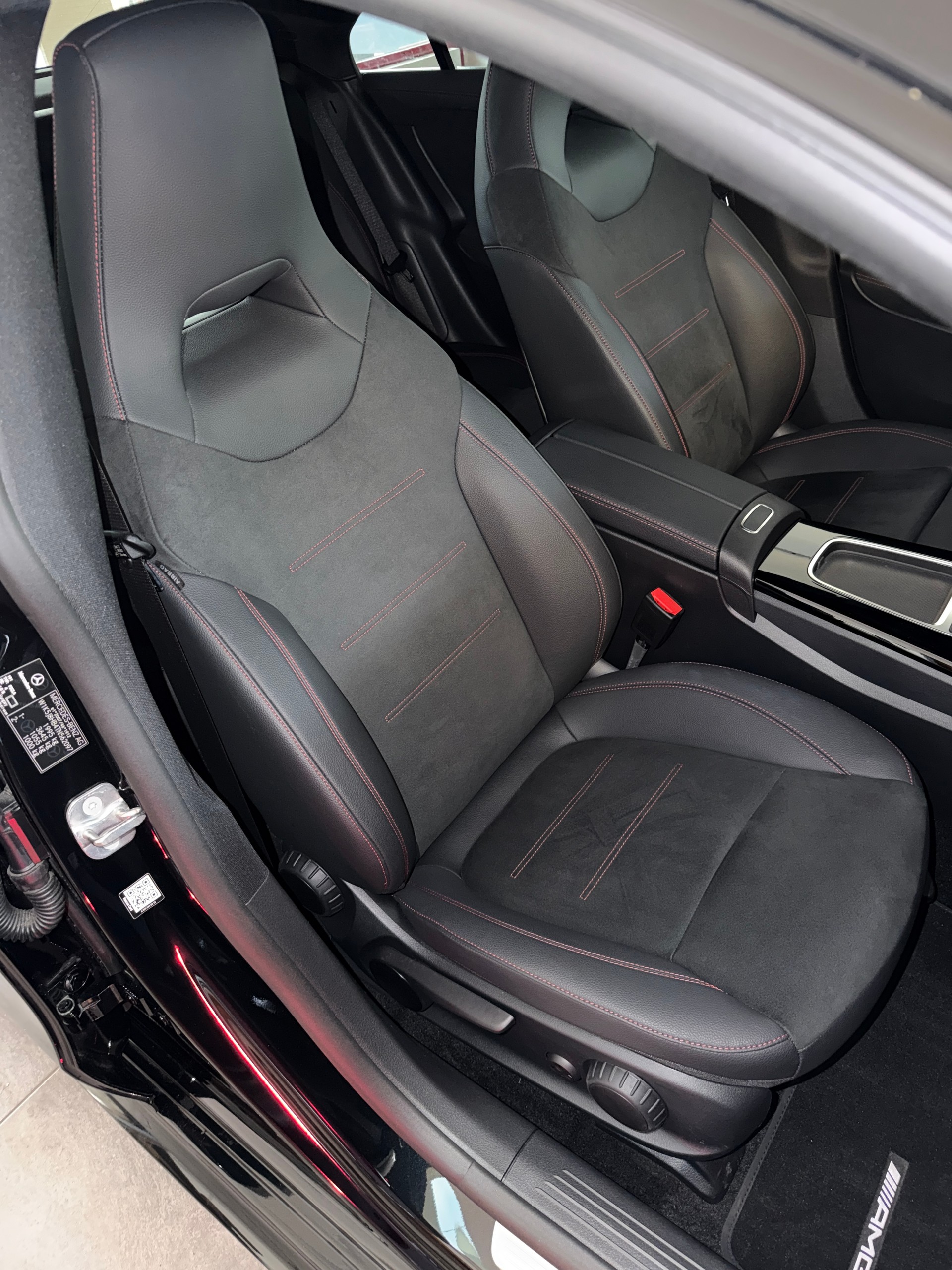MERCEDES-BENZ CLA 200 7G-DCT AMG Line-image-14