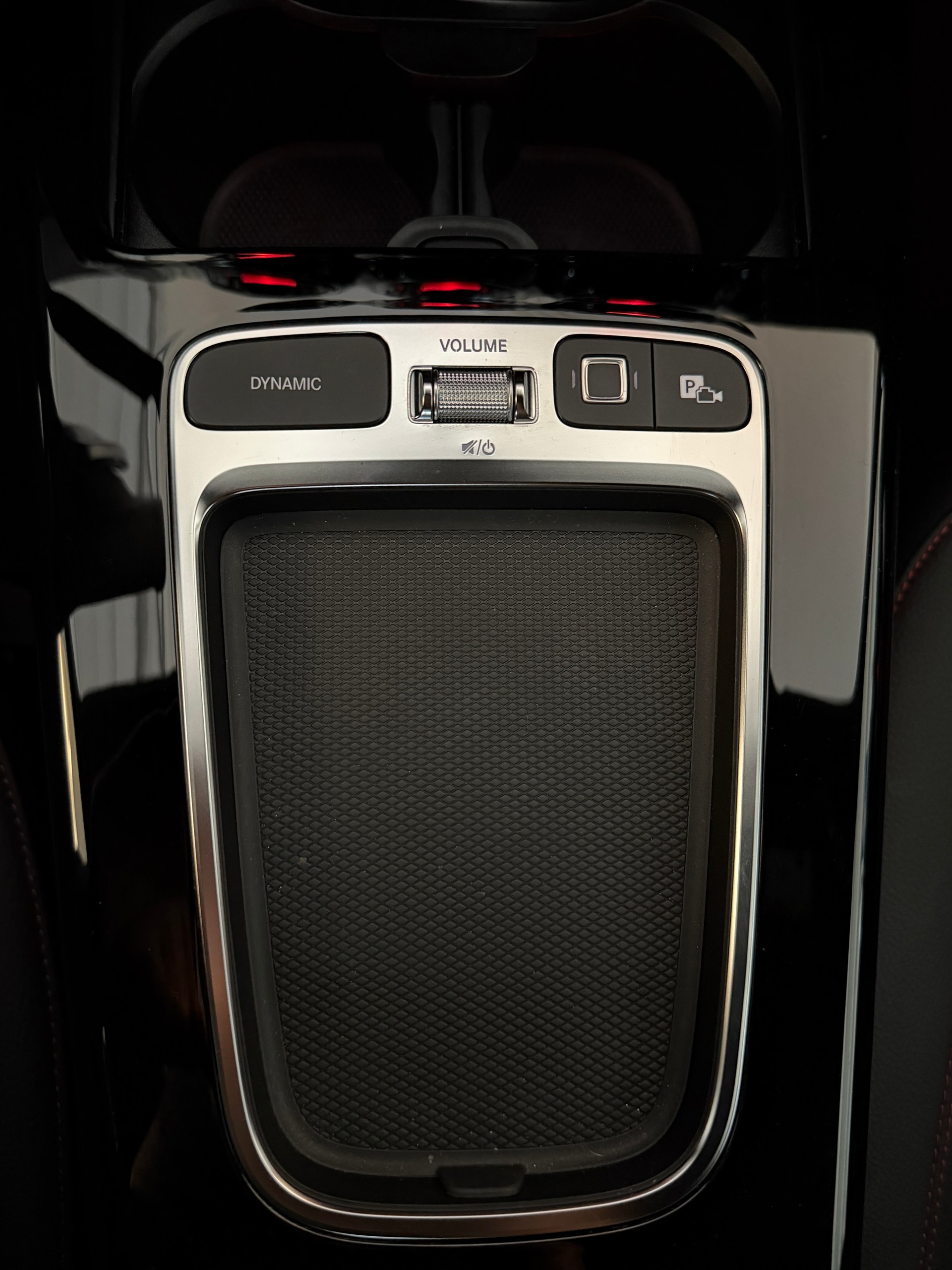 MERCEDES-BENZ CLA 200 7G-DCT AMG Line-image-17