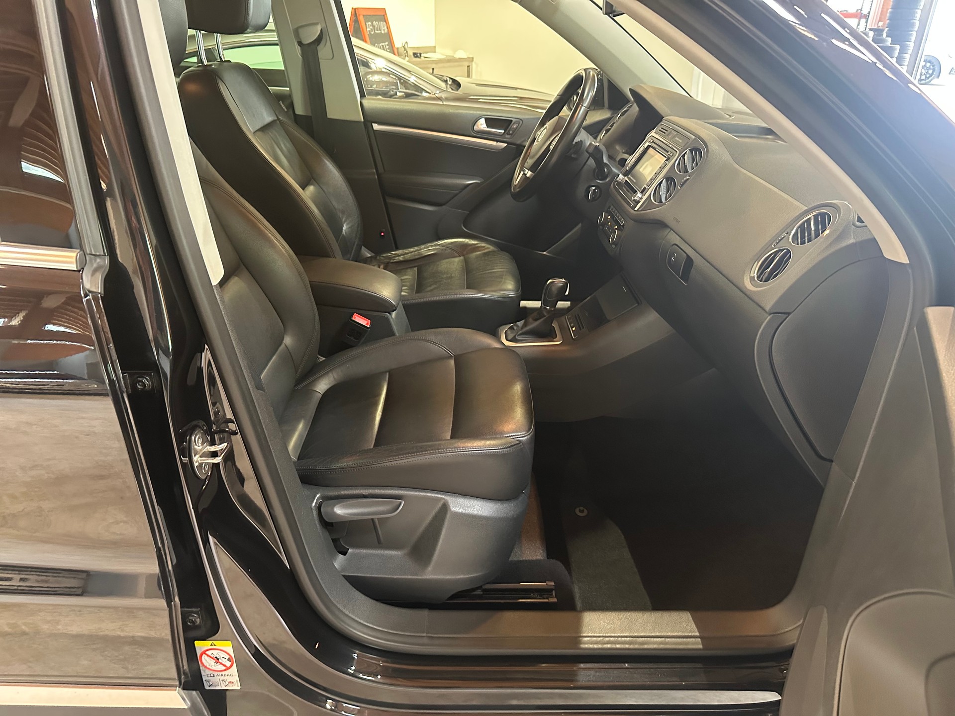VW Tiguan 2.0 TDI BMT Design 4Motion DSG/Lückenlos VW-servicegepflegt/Äusserst gepflegter Zustand!-image-12