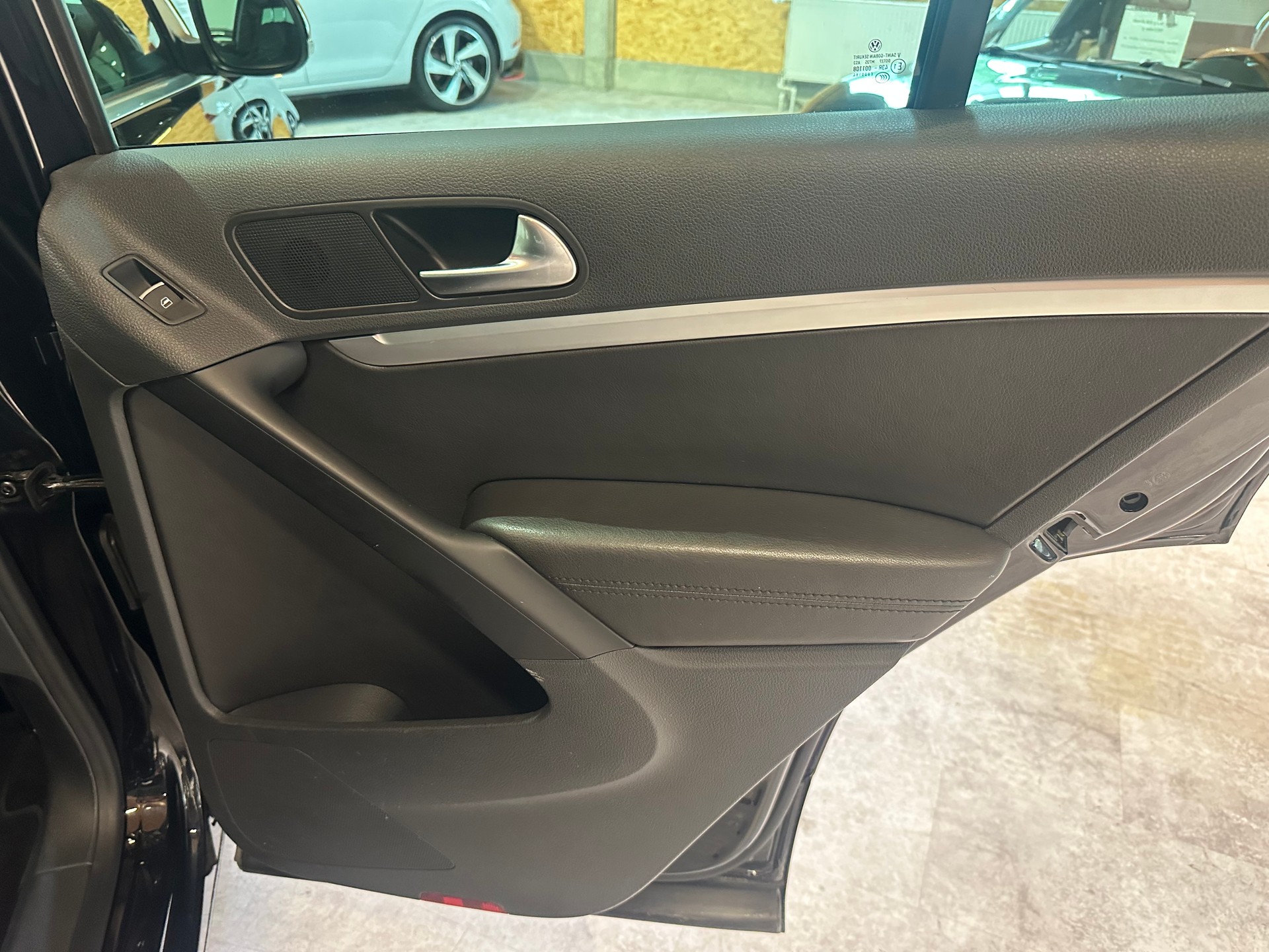 VW Tiguan 2.0 TDI BMT Design 4Motion DSG/Lückenlos VW-servicegepflegt/Äusserst gepflegter Zustand!-image-23