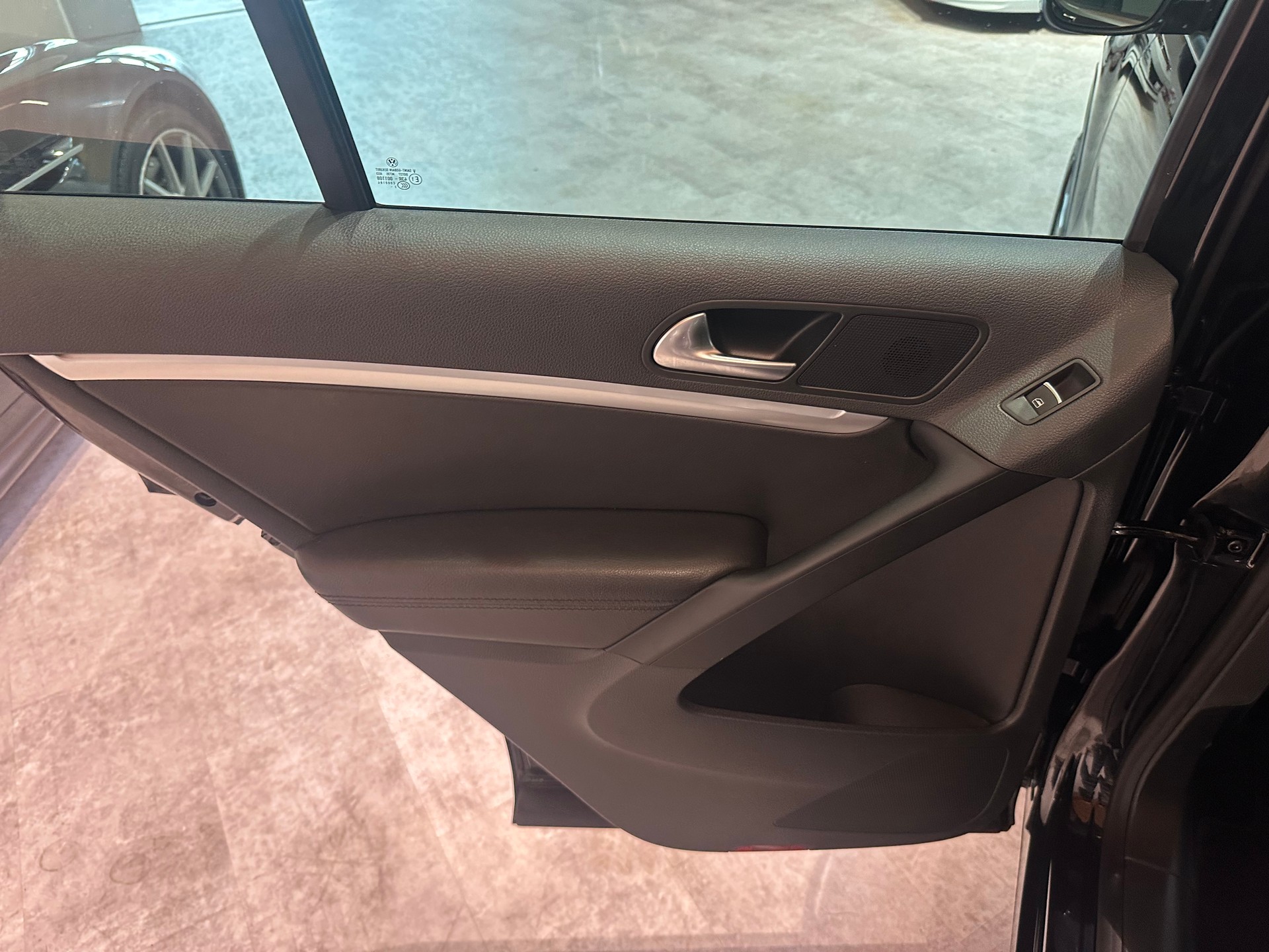 VW Tiguan 2.0 TDI BMT Design 4Motion DSG/Lückenlos VW-servicegepflegt/Äusserst gepflegter Zustand!-image-20