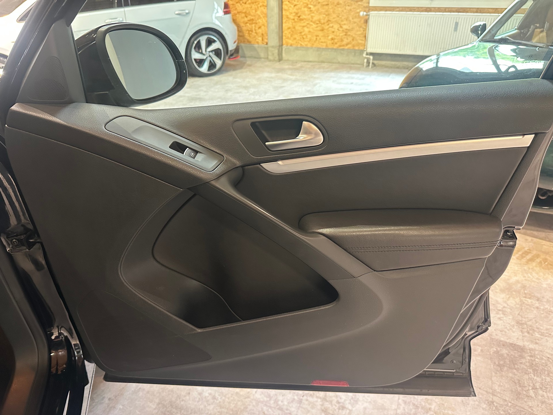 VW Tiguan 2.0 TDI BMT Design 4Motion DSG/Lückenlos VW-servicegepflegt/Äusserst gepflegter Zustand!-image-14