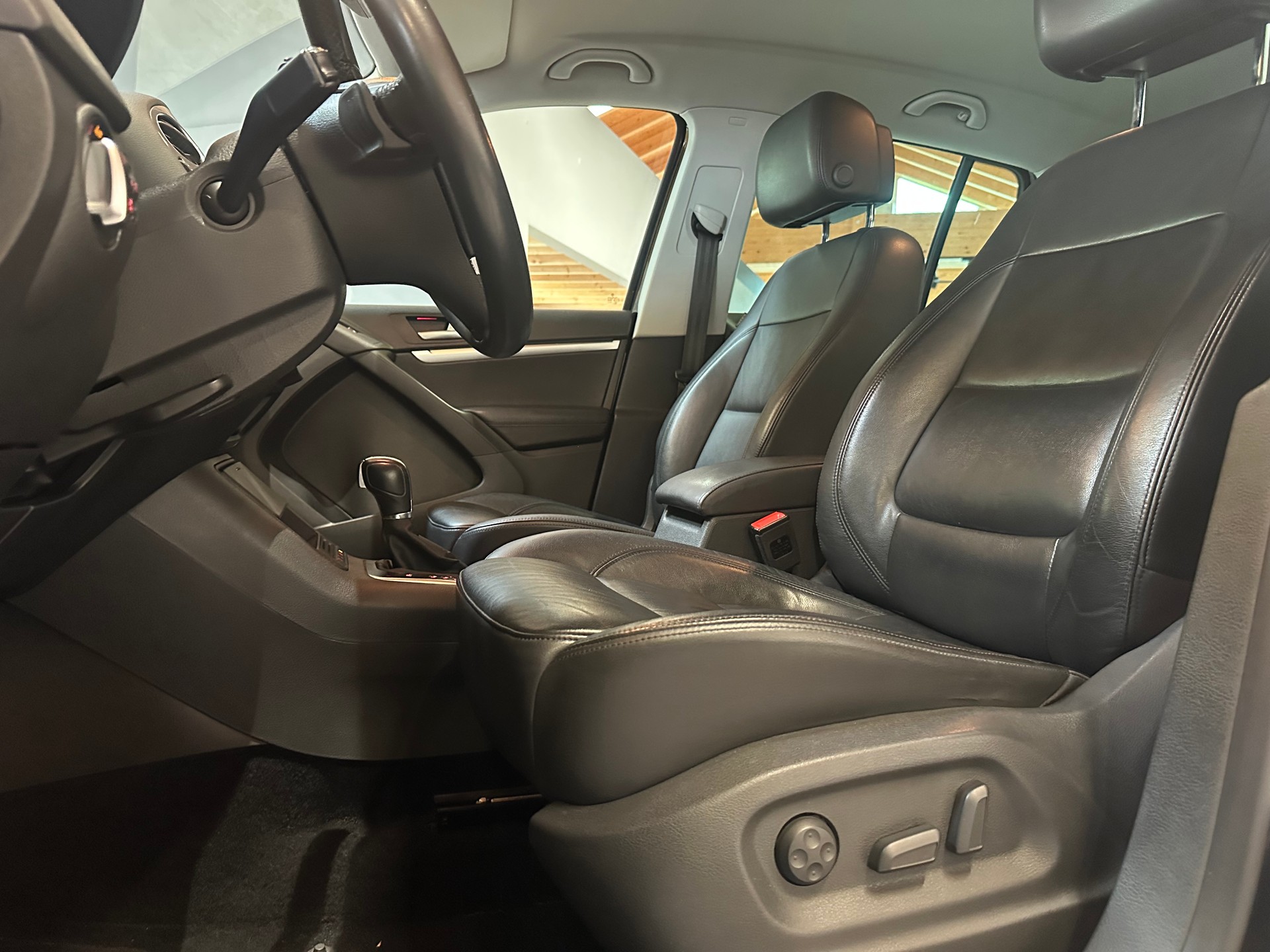 VW Tiguan 2.0 TDI BMT Design 4Motion DSG/Lückenlos VW-servicegepflegt/Äusserst gepflegter Zustand!-image-10