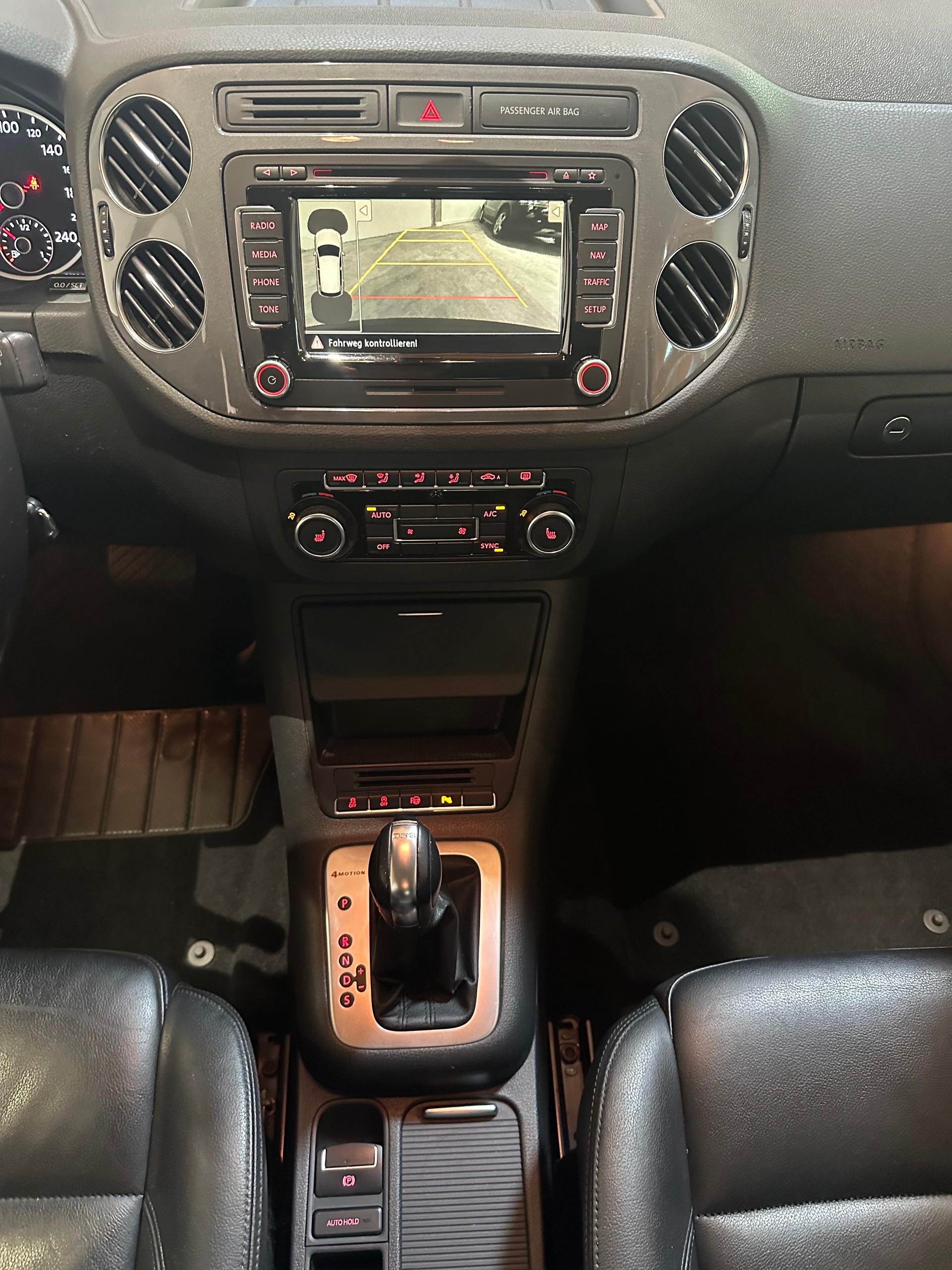 VW Tiguan 2.0 TDI BMT Design 4Motion DSG/Lückenlos VW-servicegepflegt/Äusserst gepflegter Zustand!-image-17