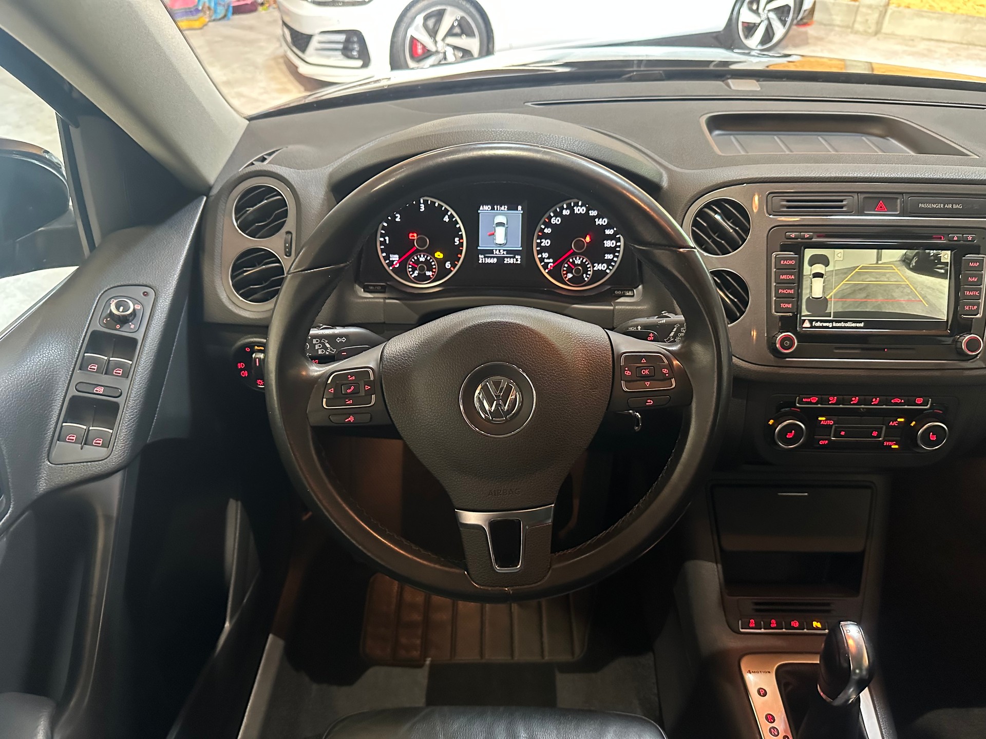 VW Tiguan 2.0 TDI BMT Design 4Motion DSG/Lückenlos VW-servicegepflegt/Äusserst gepflegter Zustand!-image-16