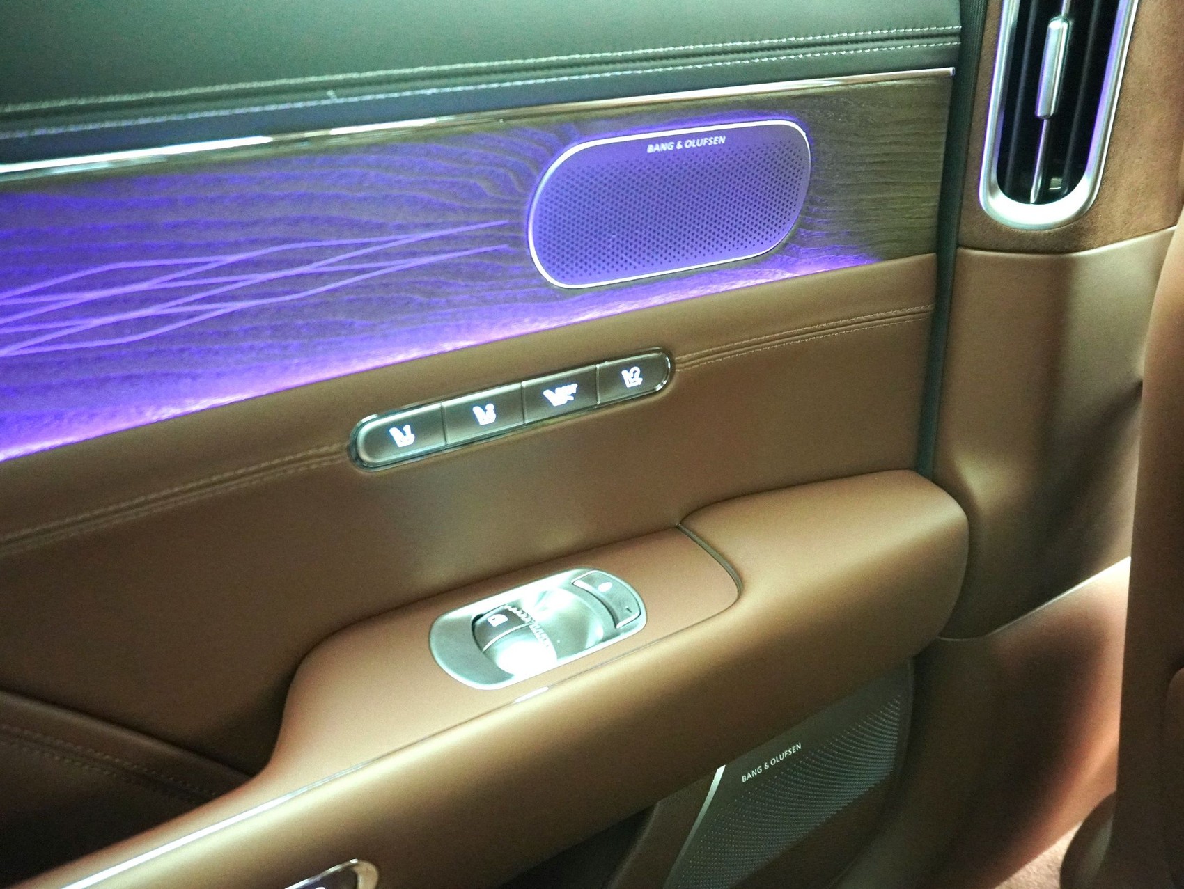 GENESIS G90 3.5T Luxury Plus AWD **Neuwertiger Vorführer**-image-12