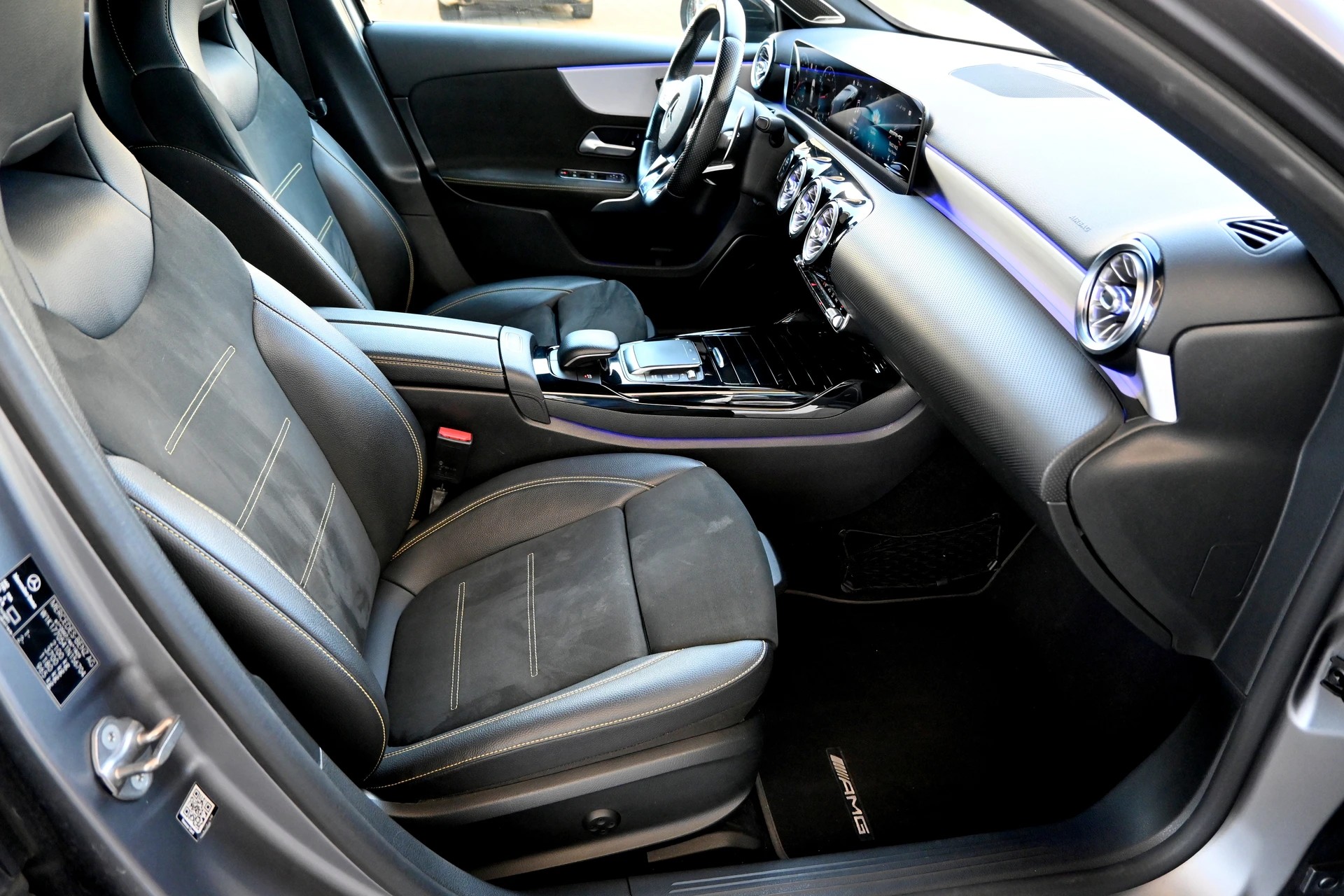 MERCEDES-BENZ A 45 S AMG 4Matic+ Speedshift-image-11
