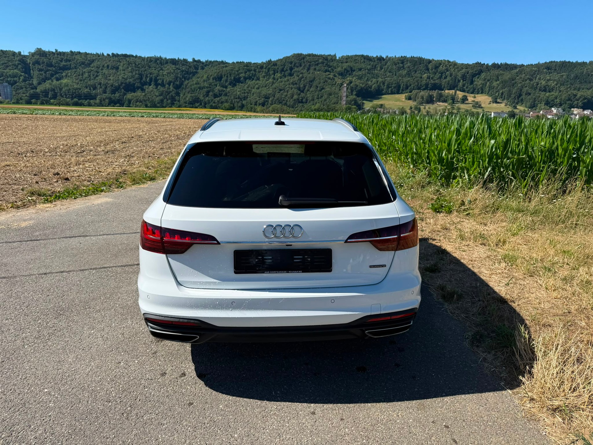 AUDI A4 Avant 40 TDI Attraction quattro S-tronic-image-3