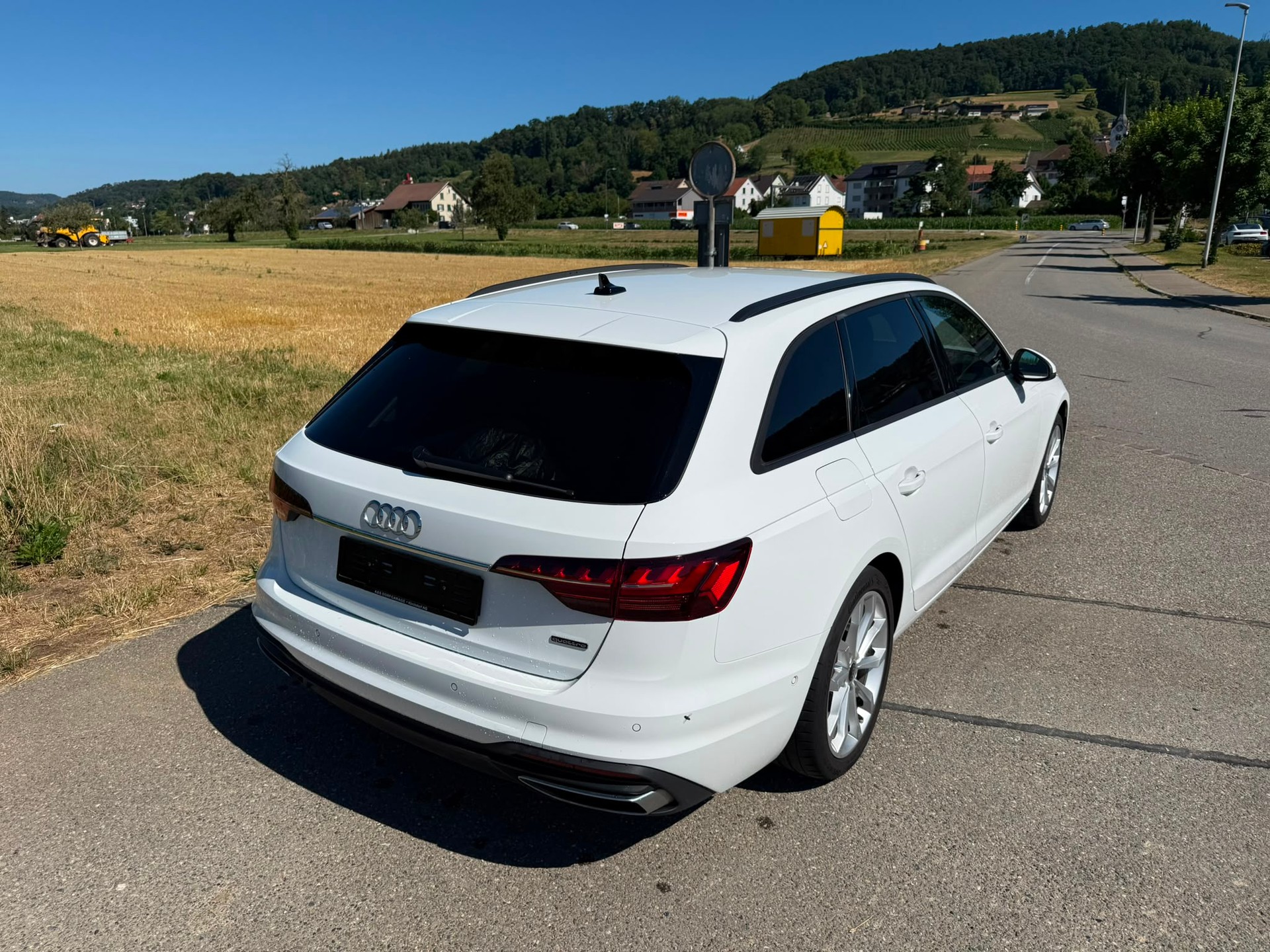 AUDI A4 Avant 40 TDI Attraction quattro S-tronic-image-4