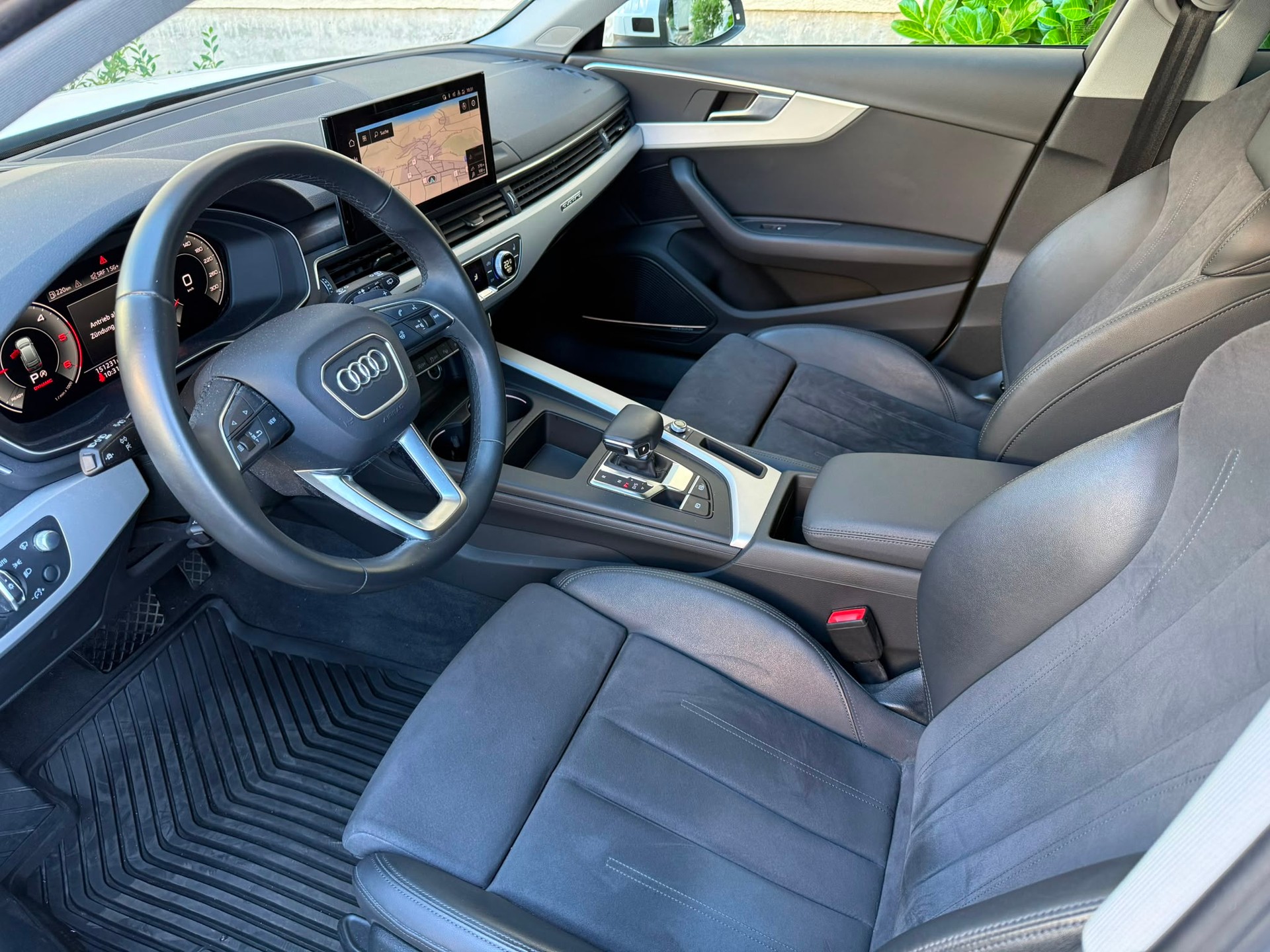 AUDI A4 Avant 40 TDI Attraction quattro S-tronic-image-8