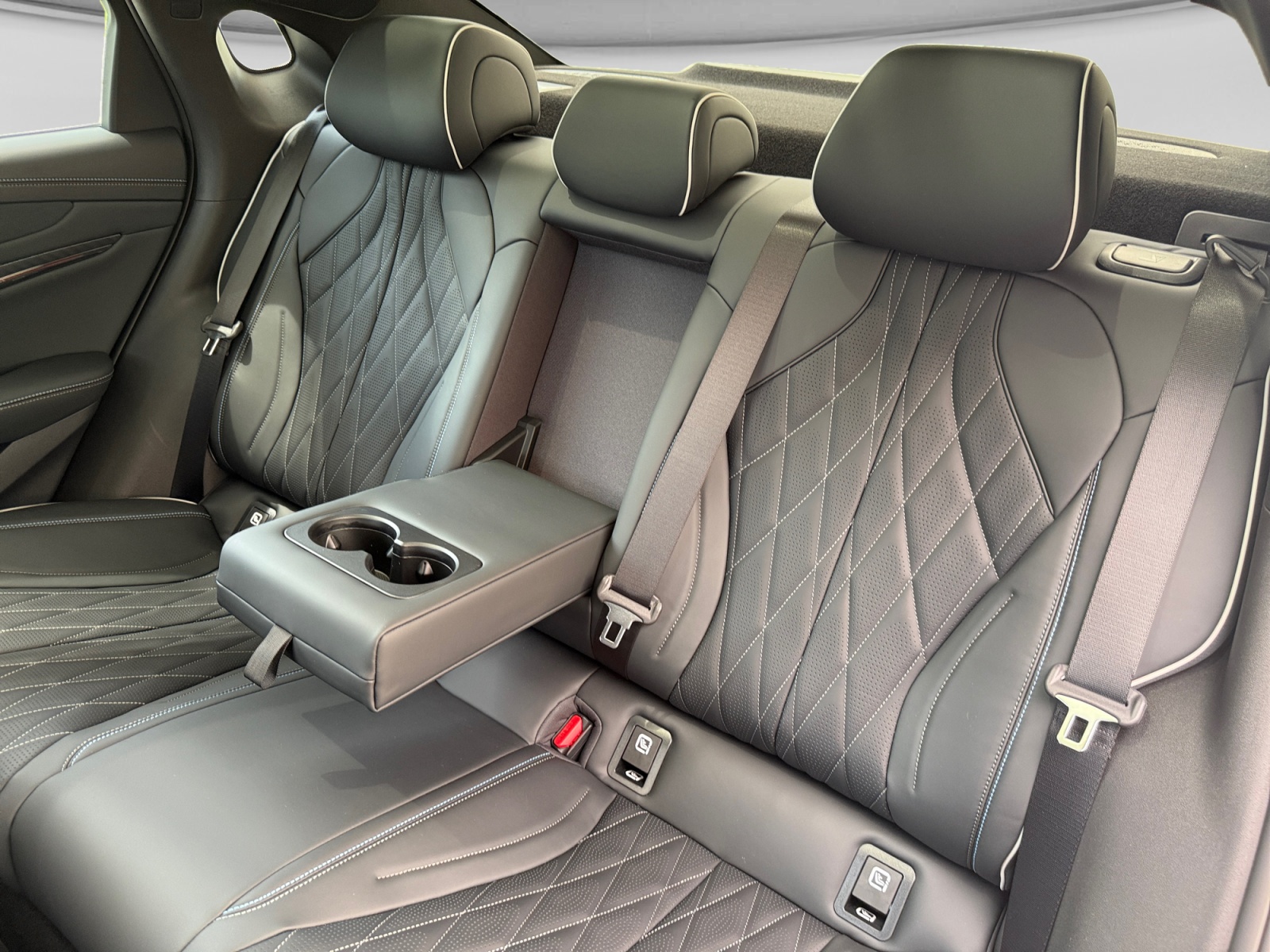 BYD Seal 82,2 kWh Excellence AWD-image-15