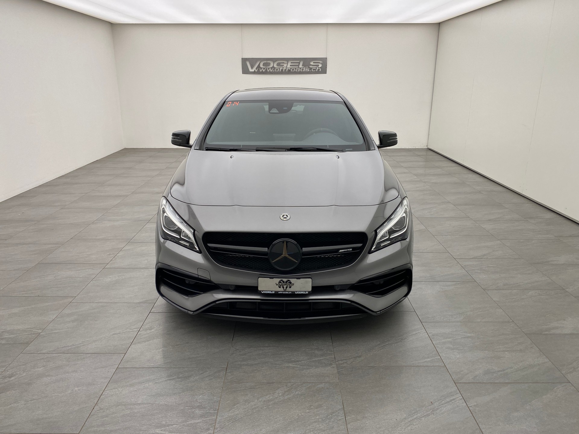 MERCEDES-BENZ CLA45 AMG 4M-showroom-element-1