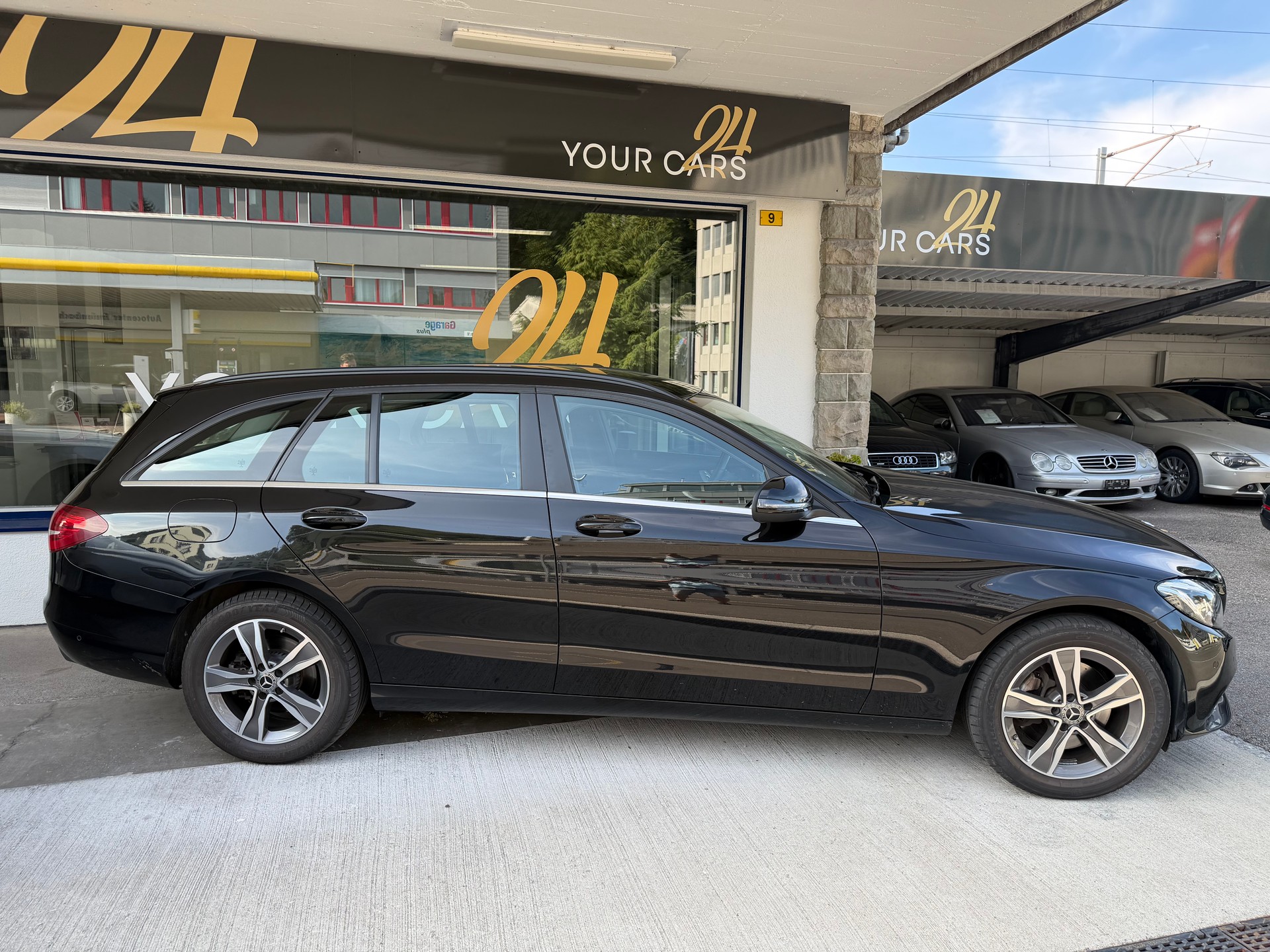 MERCEDES-BENZ C 250 d 4Matic 9G-Tronic-showroom-element-3