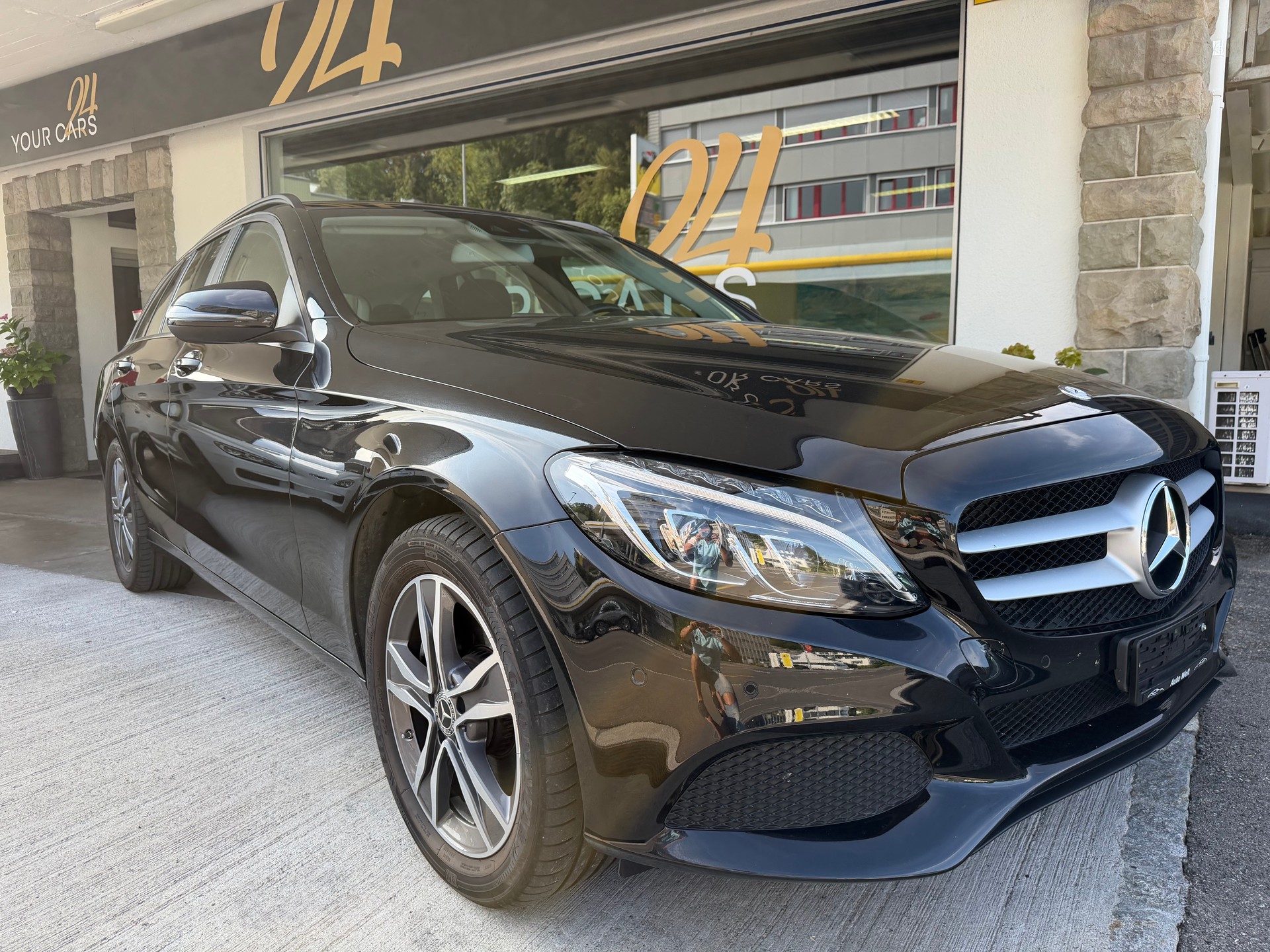 MERCEDES-BENZ C 250 d 4Matic 9G-Tronic-showroom-element-2