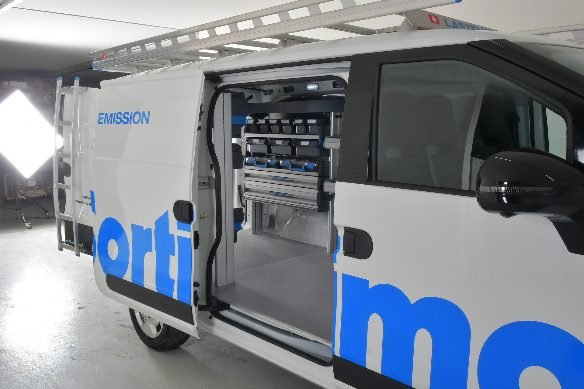 MAXUS eDeliver 5 L1 64kWh-image-5