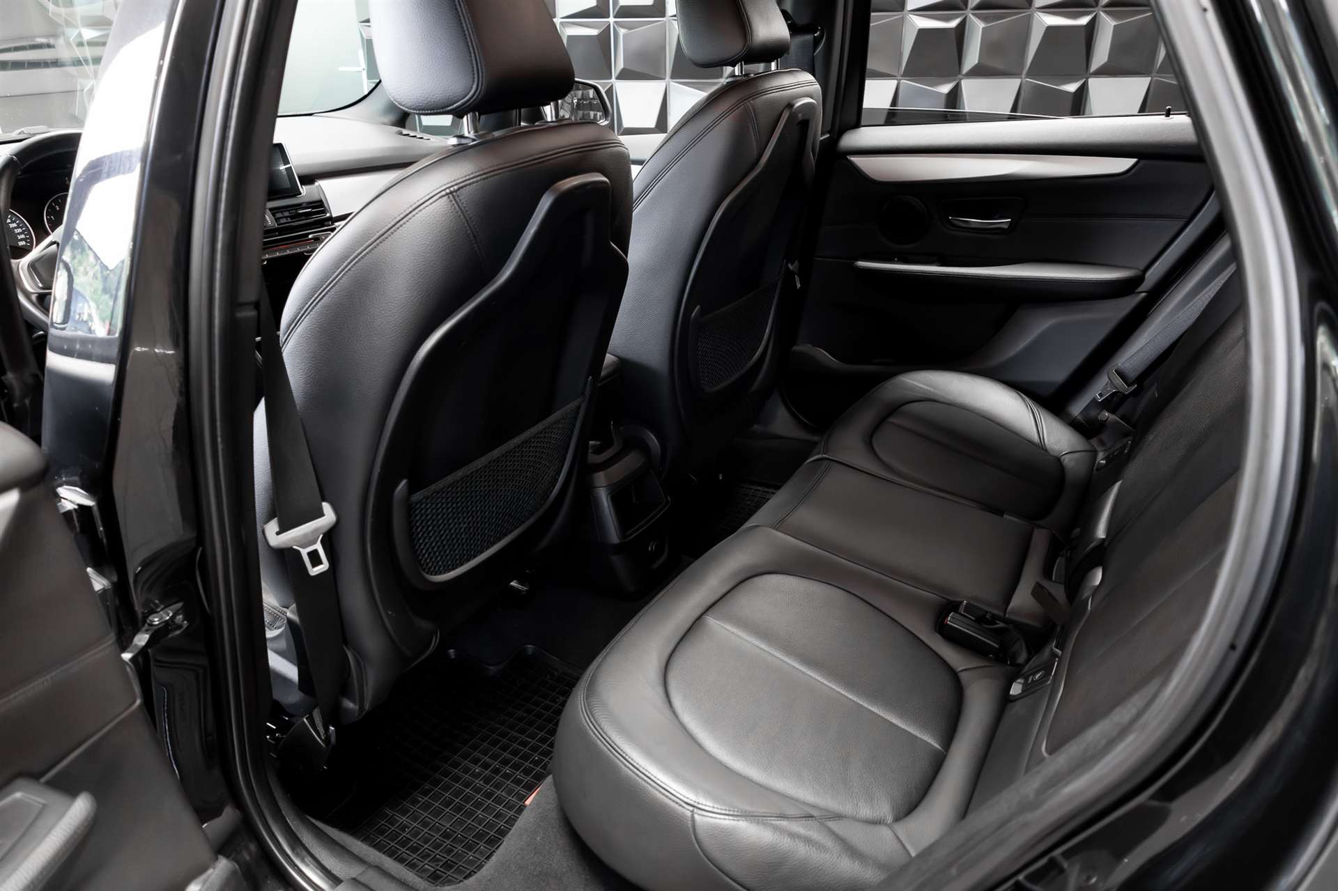 BMW 218d Active Tourer-image-18