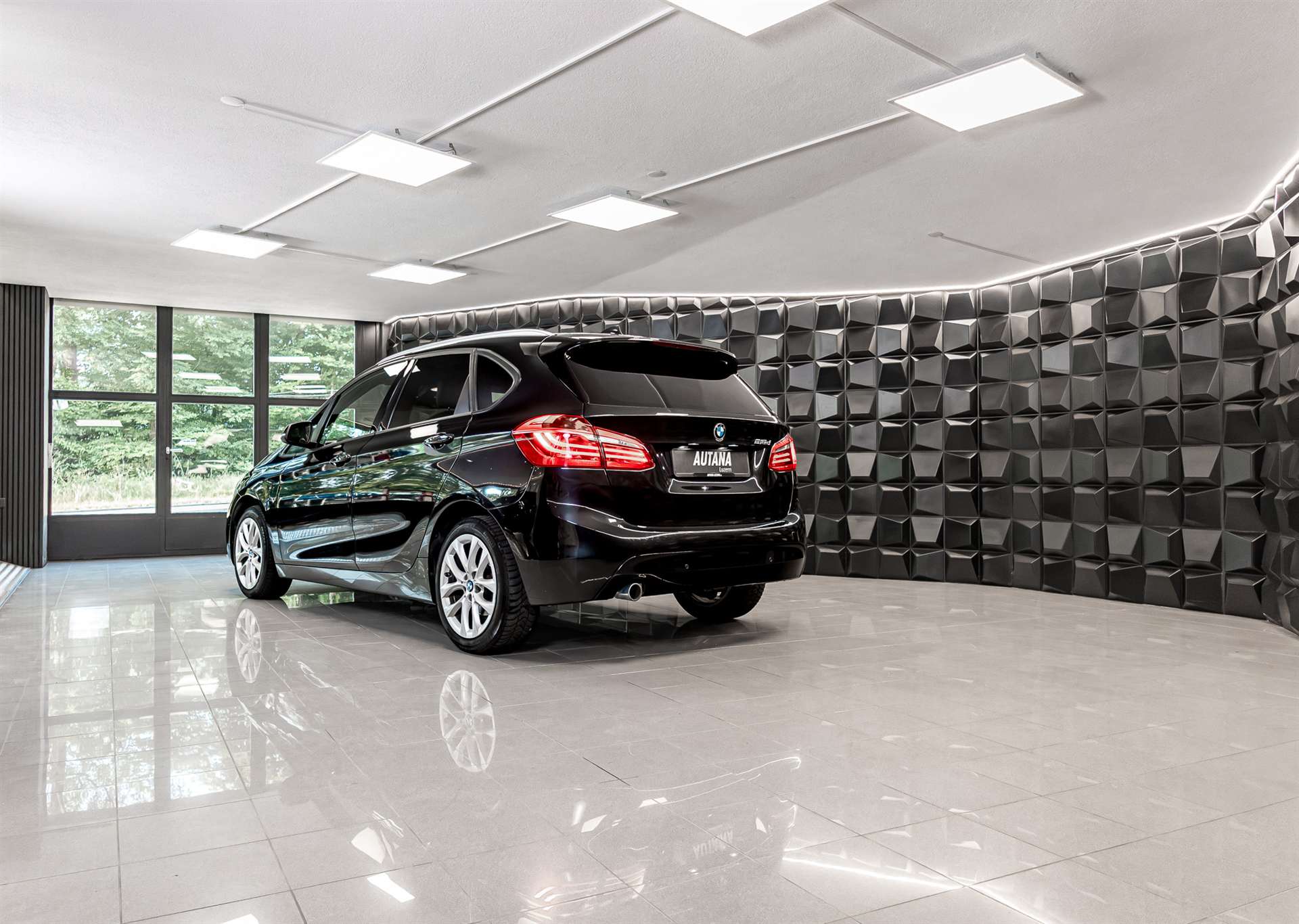 BMW 218d Active Tourer-showroom-element-2
