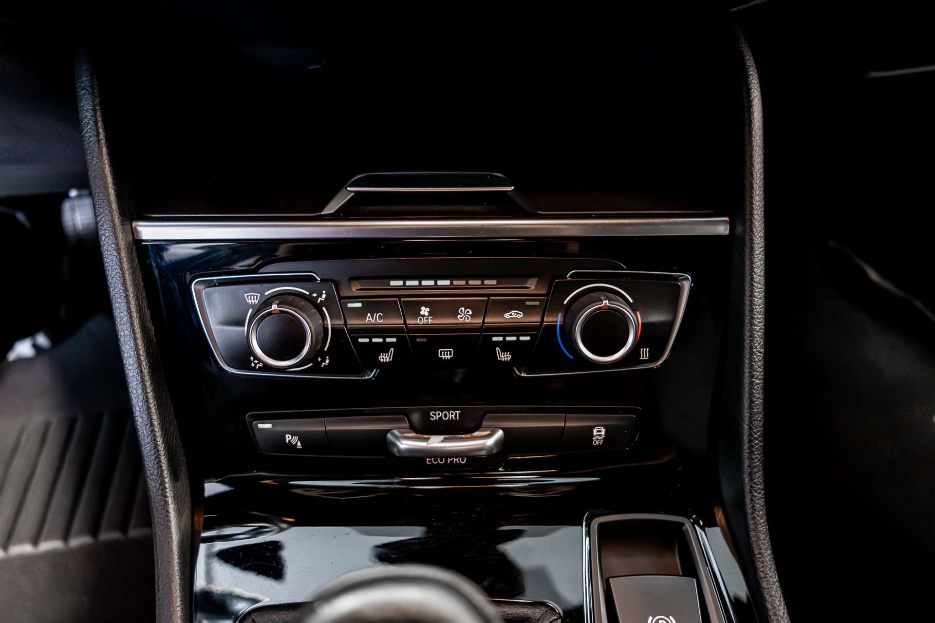 BMW 218d Active Tourer-image-16