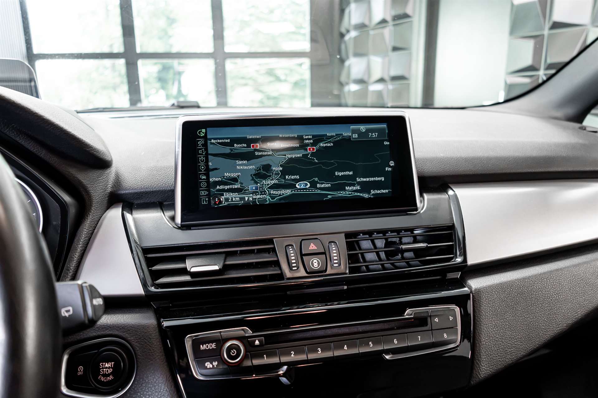 BMW 218d Active Tourer-image-13