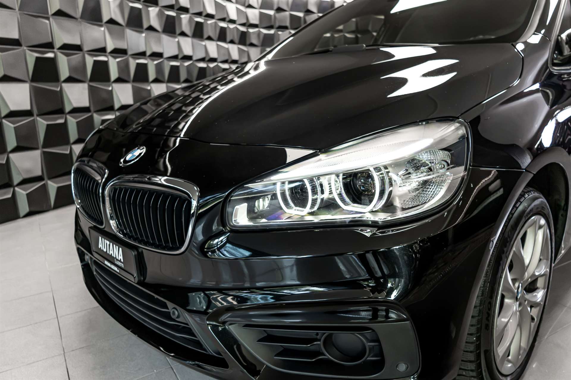 BMW 218d Active Tourer-image-28