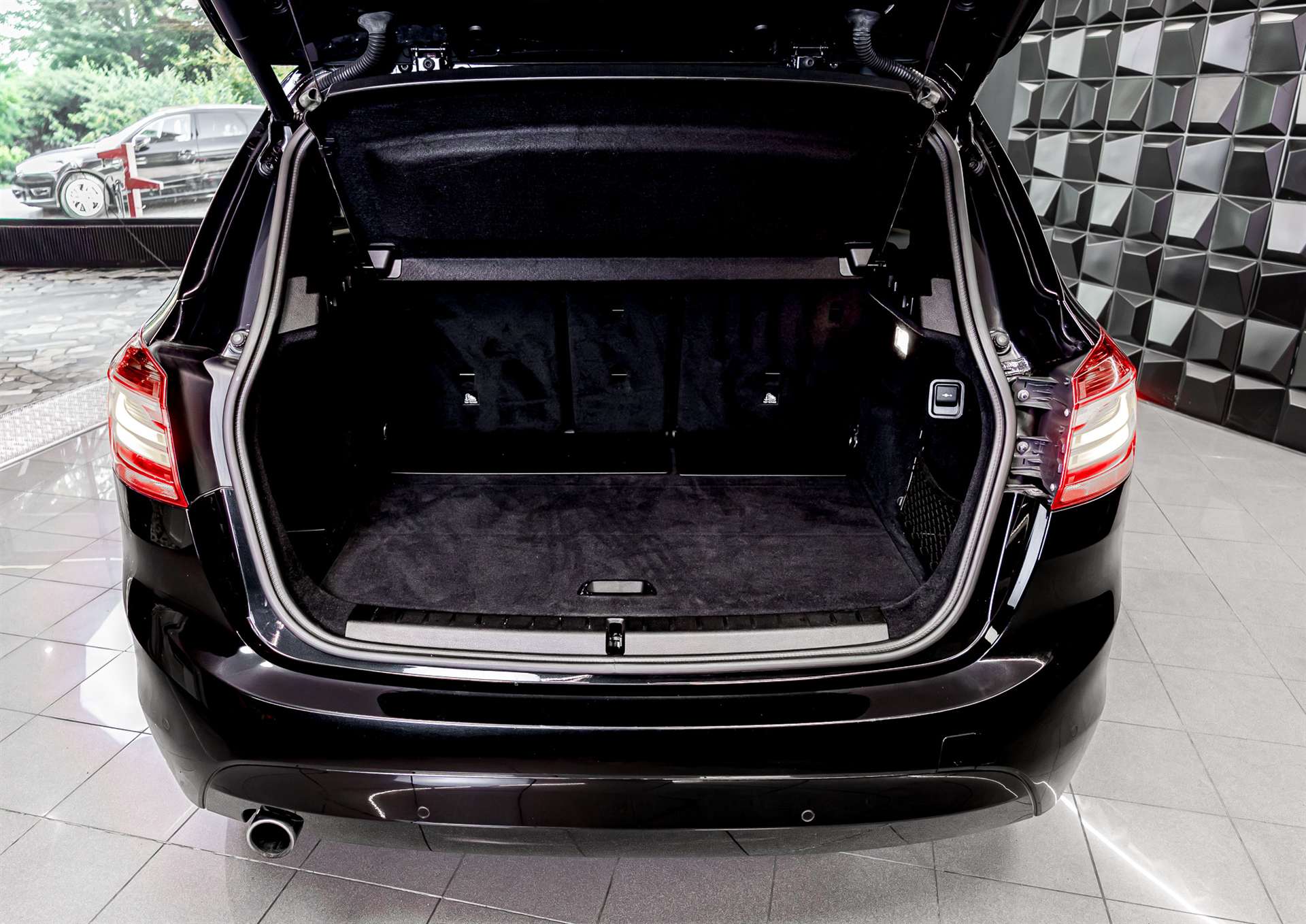BMW 218d Active Tourer-image-20