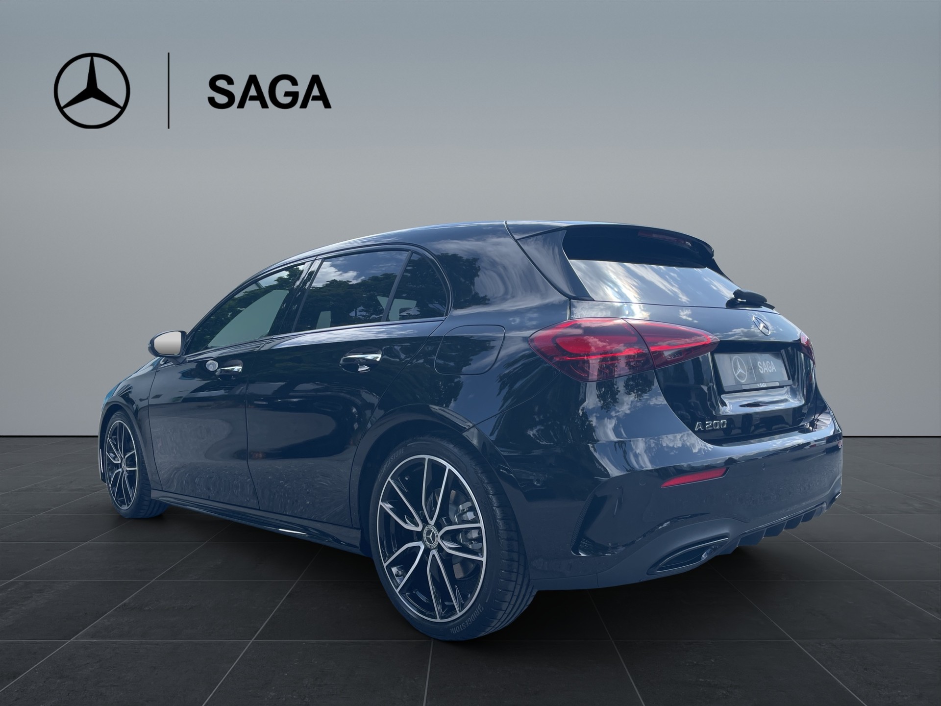 MERCEDES-BENZ A 200 Night Star 7G-DCT-showroom-element-3