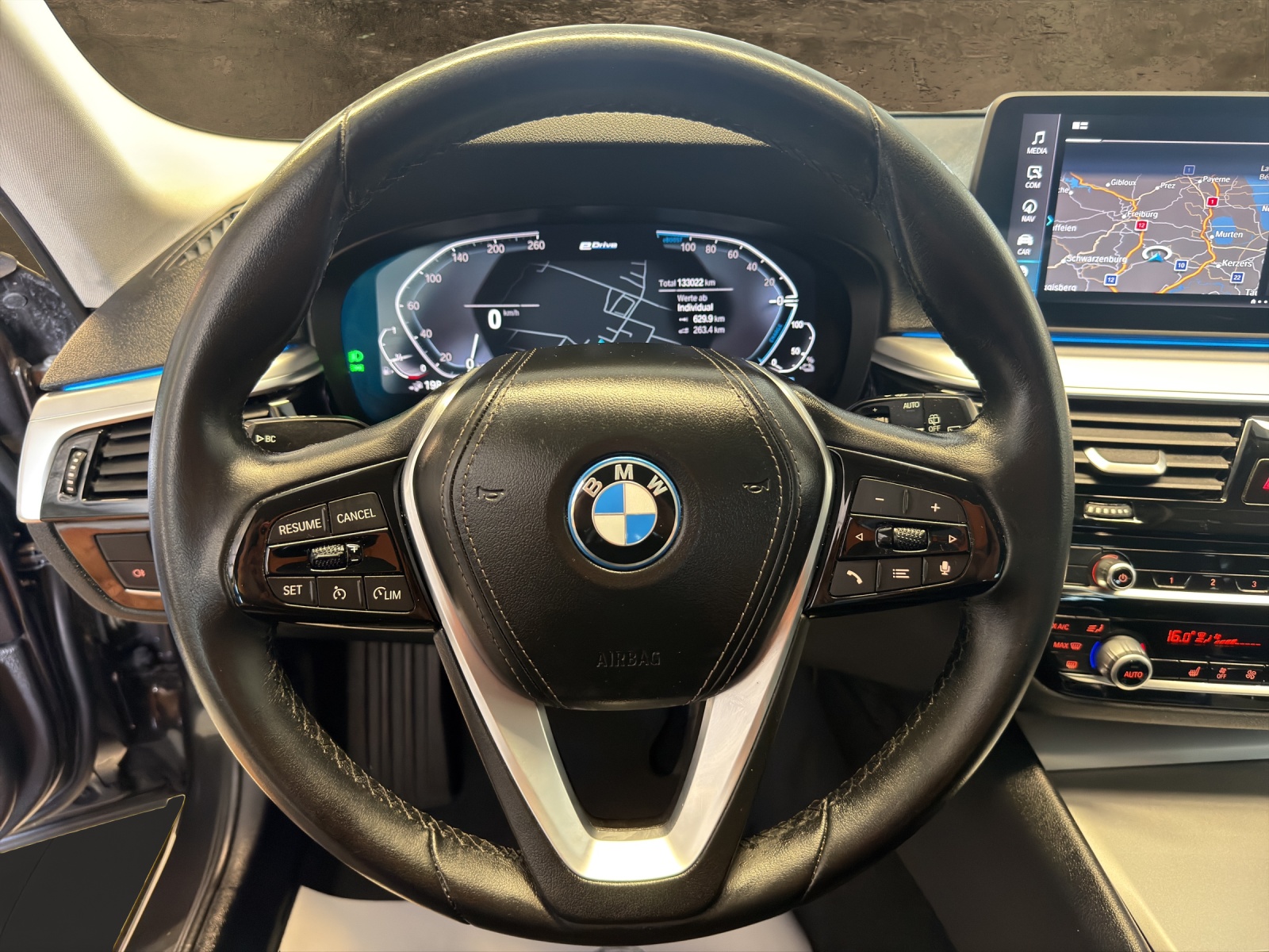 BMW 530e xDrive Touring Steptronic-image-8