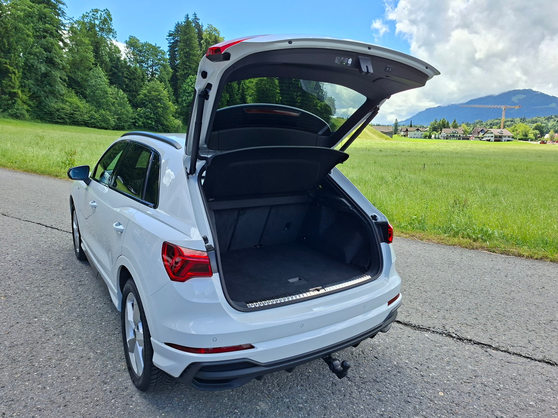 AUDI Q3 40 TDI S line quattro S-tronic *AHK+8-fach bereift*-image-6