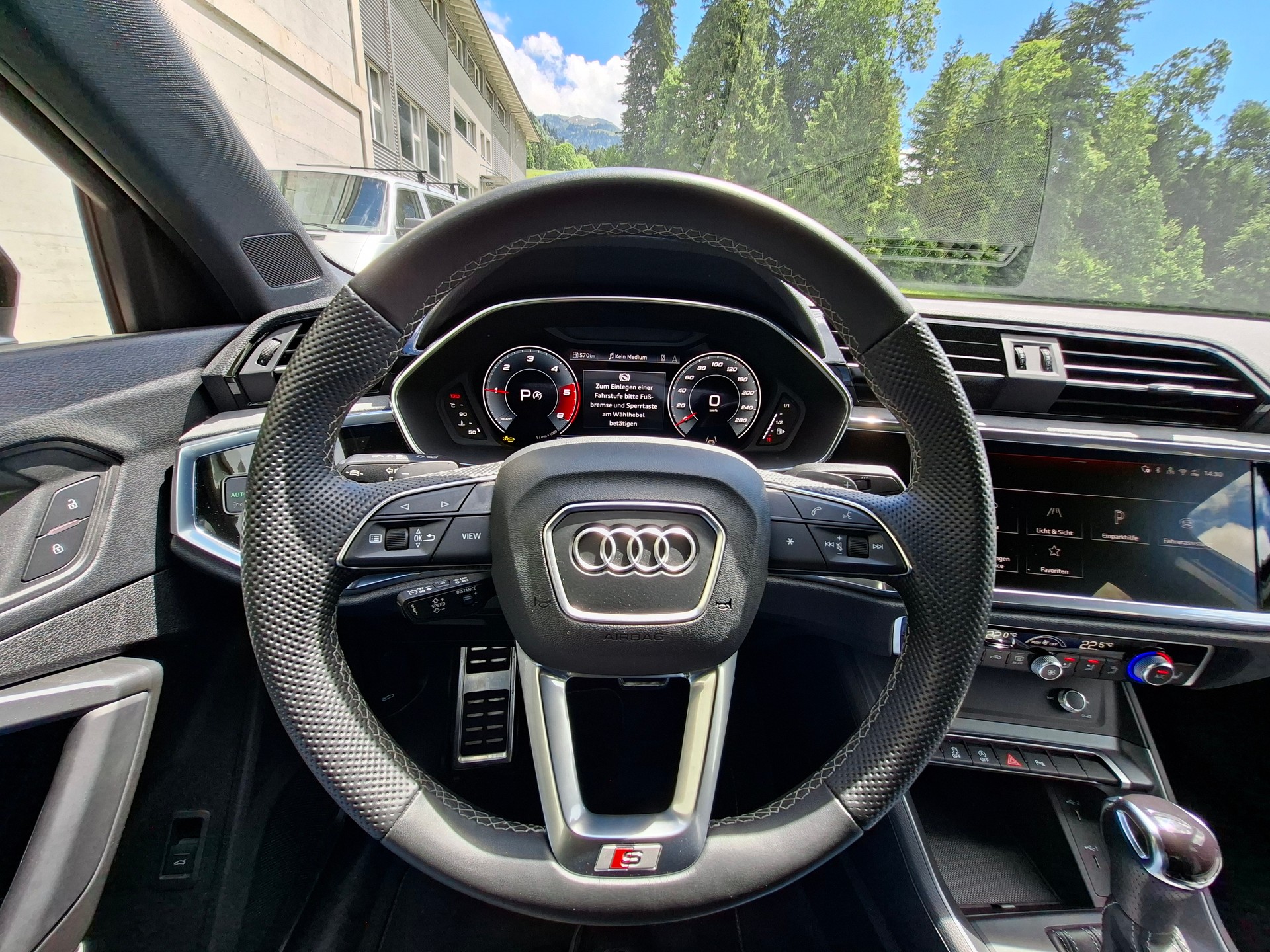 AUDI Q3 40 TDI S line quattro S-tronic *AHK+8-fach bereift*-image-8