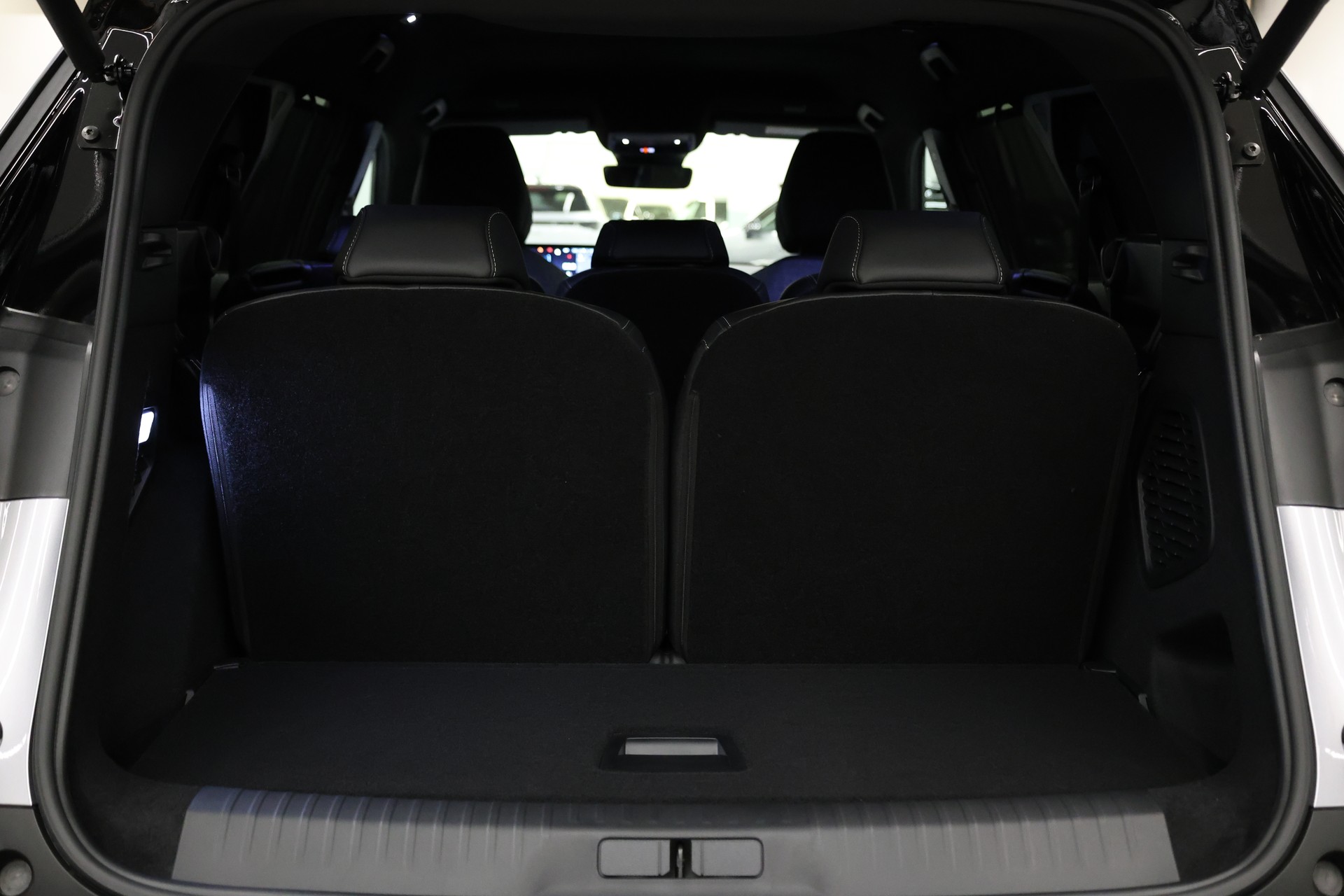 PEUGEOT 5008 1.2 Hybrid GT-image-34