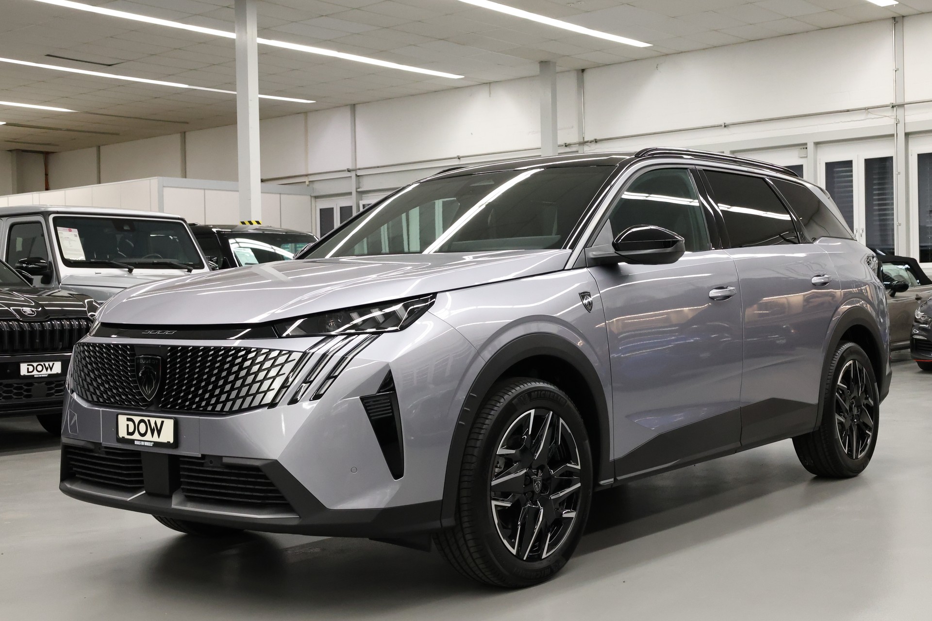 PEUGEOT 5008 1.2 Hybrid GT-showroom-element-2