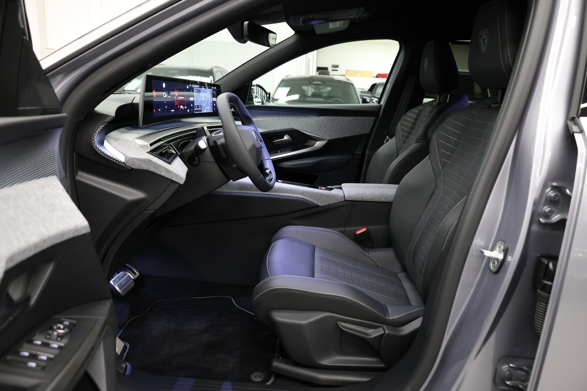 PEUGEOT 5008 1.2 Hybrid GT-image-18
