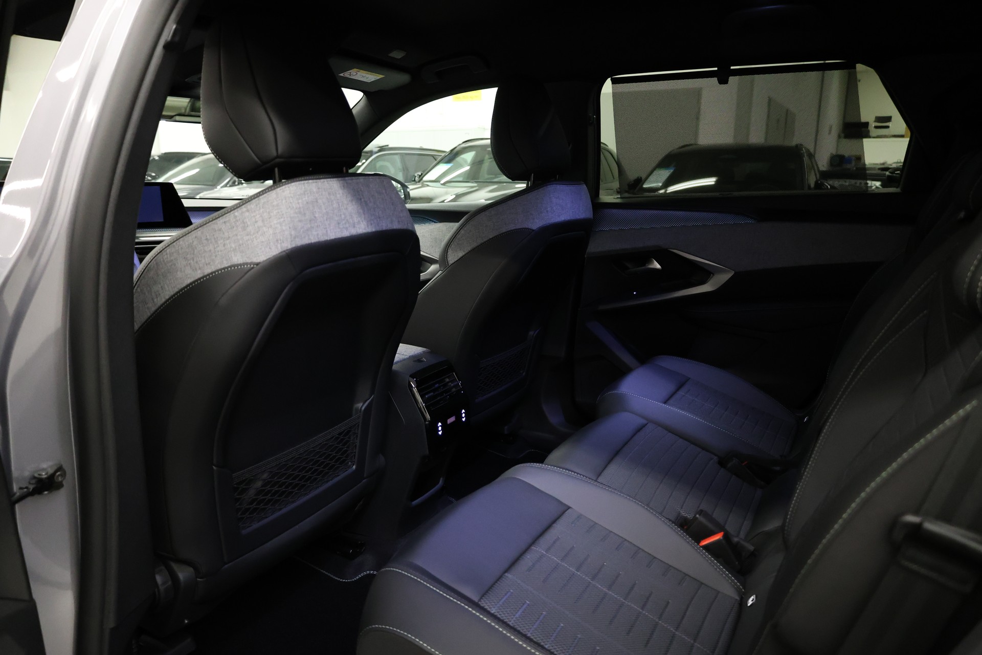 PEUGEOT 5008 1.2 Hybrid GT-image-32