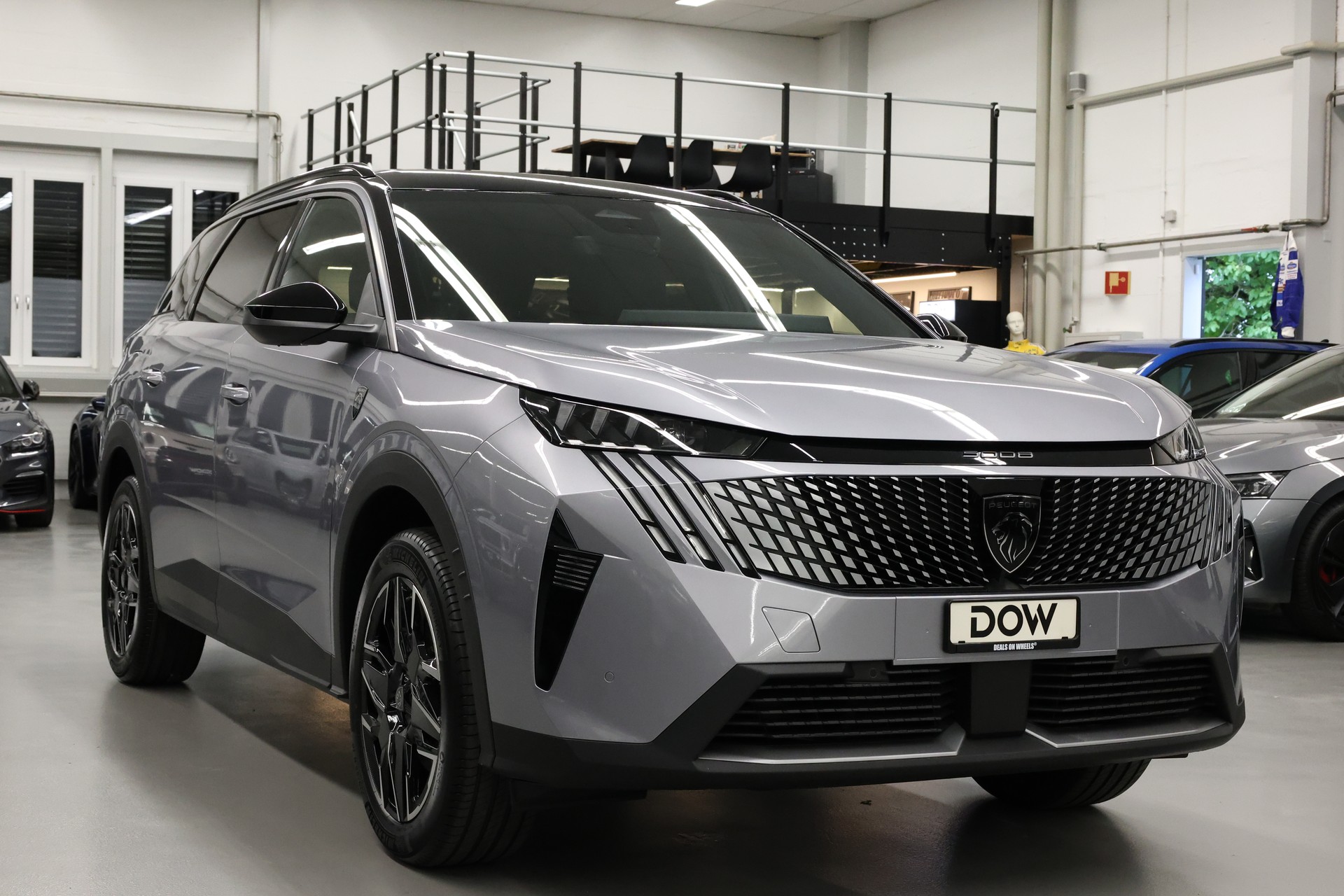 PEUGEOT 5008 1.2 Hybrid GT-showroom-element-3