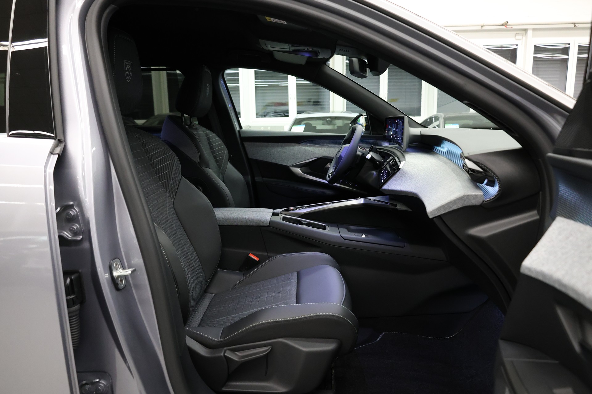 PEUGEOT 5008 1.2 Hybrid GT-image-19