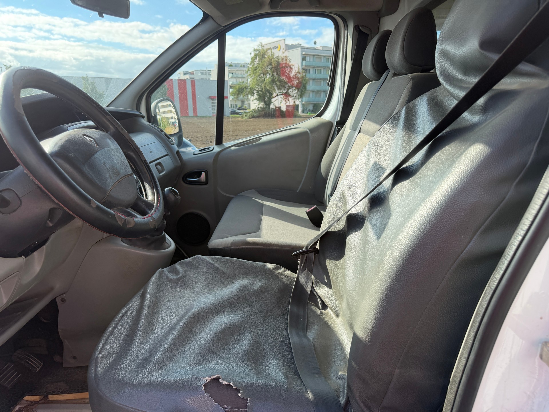 RENAULT Trafic 2.0 dCi 90 2.7t L1H1-image-9