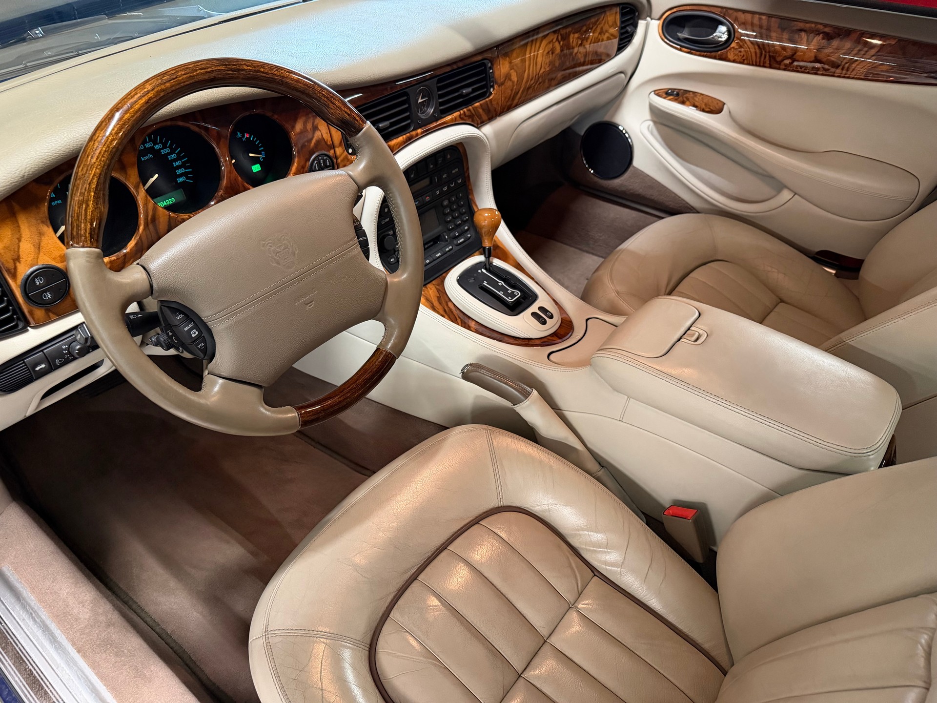 DAIMLER Jaguar XJ8 4,0 X308-image-1