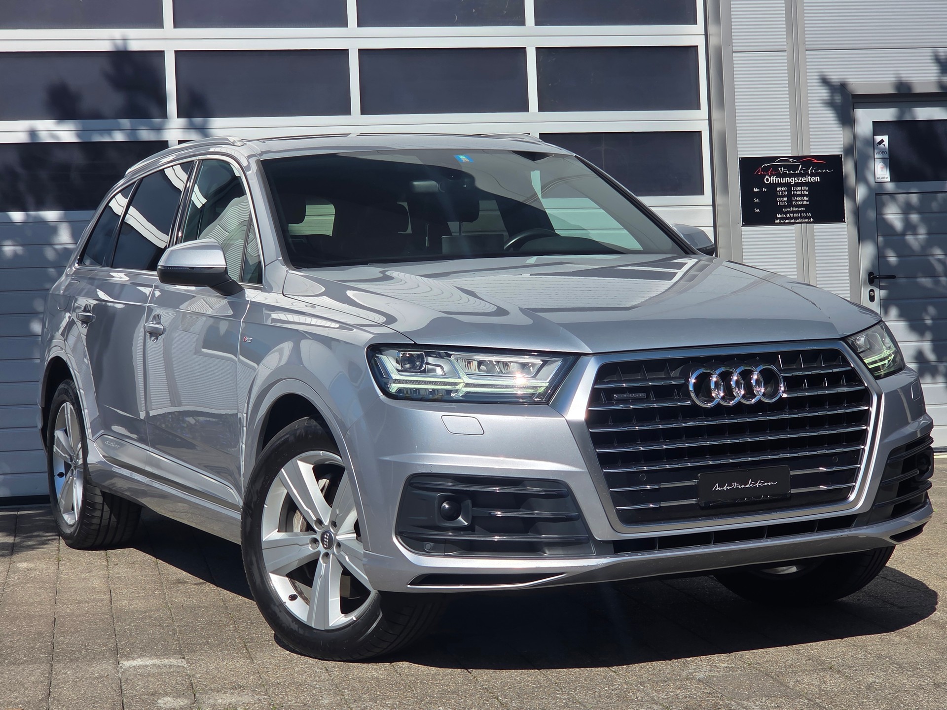 AUDI Q7 3.0 TDI quattro tiptronic // S-LINE INNEN + S-LINE AUSSEN| 7-PLÄTZER| PANORAMA| KEYLESS| MEMORY PAKET| SPURASSISTENT