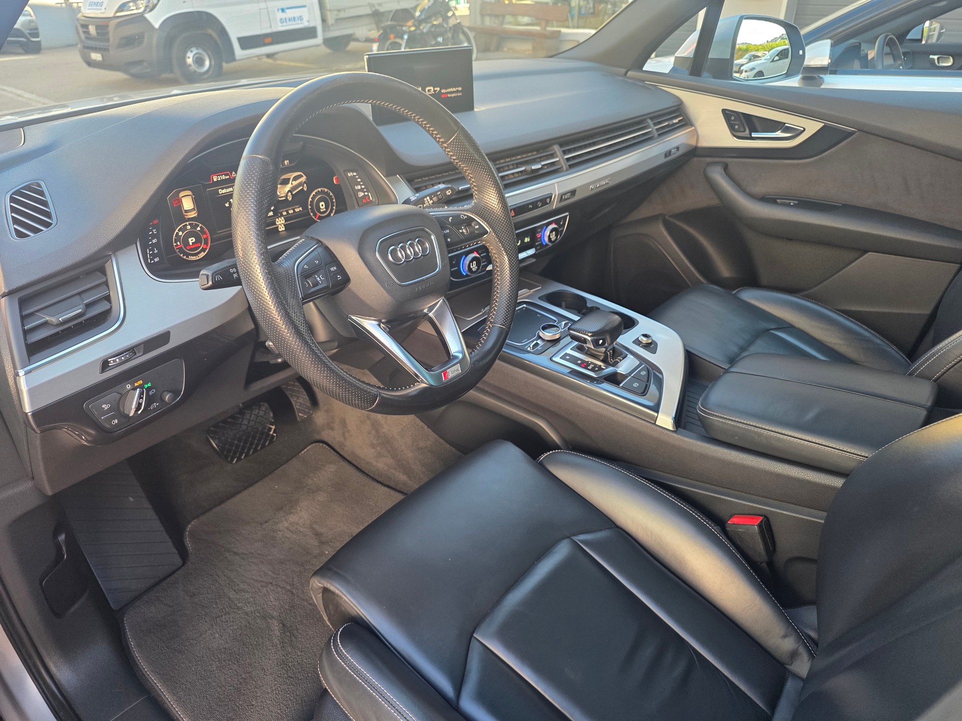 AUDI Q7 3.0 TDI quattro tiptronic // S-LINE INNEN + S-LINE AUSSEN| 7-PLÄTZER| PANORAMA| KEYLESS| MEMORY PAKET| SPURASSISTENT-image-7