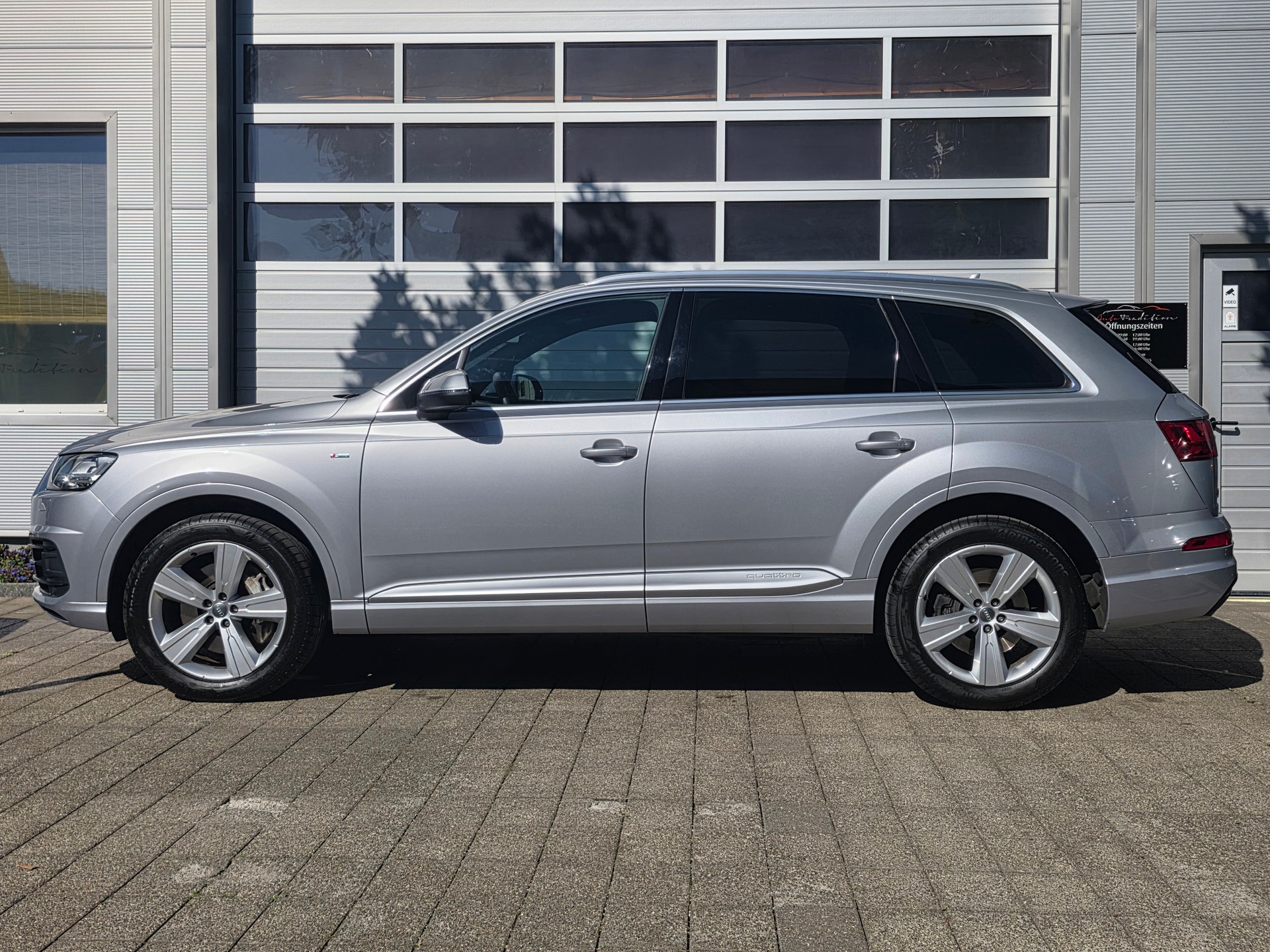 AUDI Q7 3.0 TDI quattro tiptronic // S-LINE INNEN + S-LINE AUSSEN| 7-PLÄTZER| PANORAMA| KEYLESS| MEMORY PAKET| SPURASSISTENT-showroom-element-2