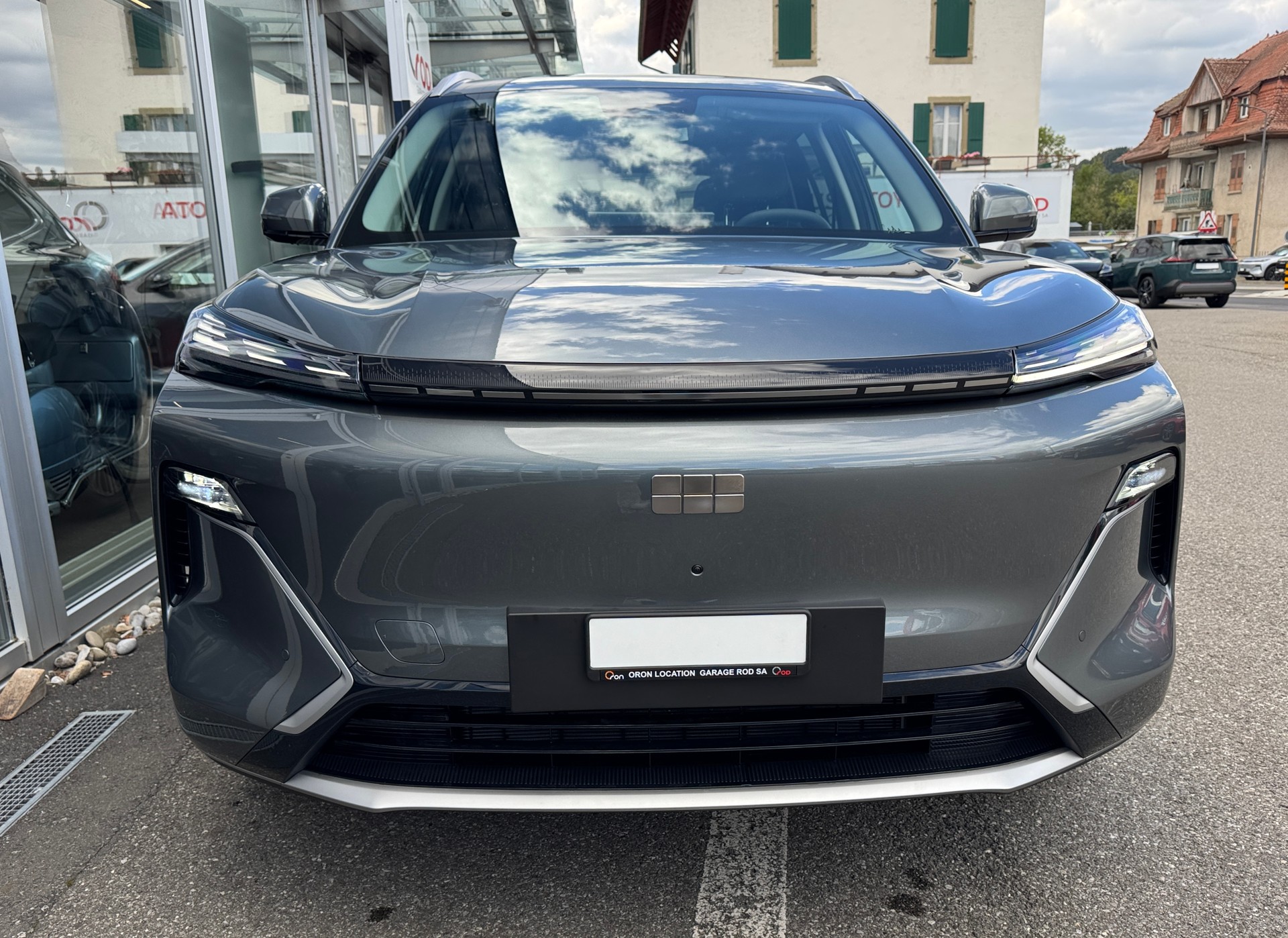 GEELY STARRAY EM-i Max+29.8 kWh volcanic grey-showroom-element-1