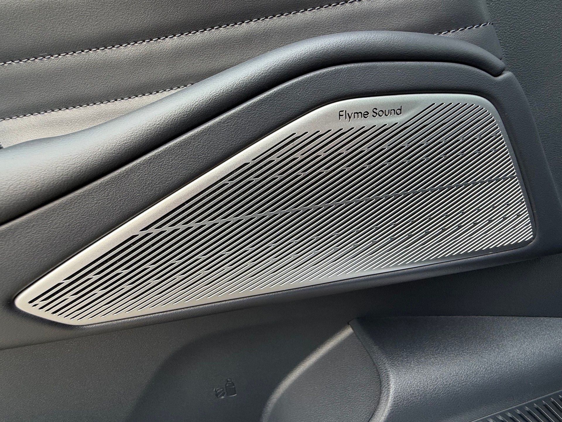 GEELY STARRAY EM-i Max+29.8 kWh volcanic grey-image-21