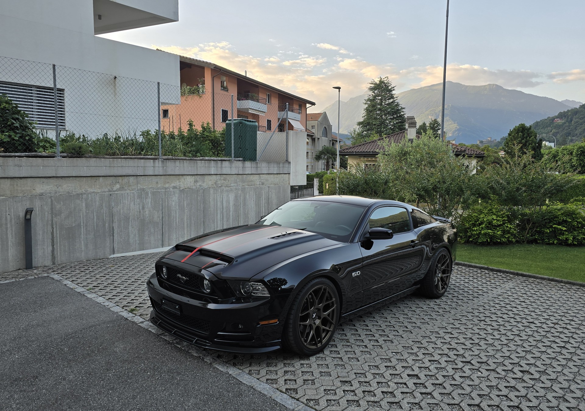 FORD MUSTANG GT 5.0-showroom-element-1